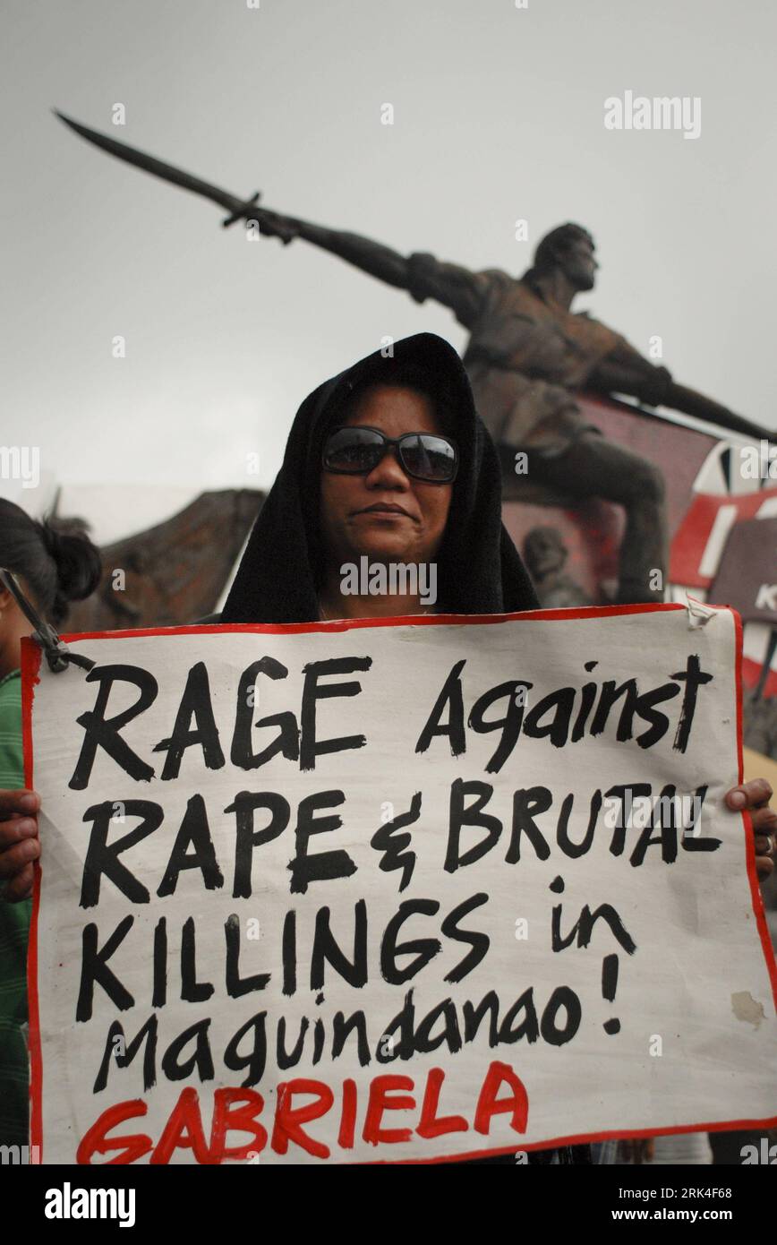 Bildnummer: 53624427  Datum: 24.11.2009  Copyright: imago/Xinhua (091124) -- MANILA, Nov. 24, 2009 (Xinhua) -- Students attend a rally to mourn over the victims of the massacre, in Manila, capital of the Philippines, Nov. 24 2009. Philippine President Gloria Macapagal-Arroyo on Nov. 24 placed three provinces in southern Mindanao region under the state of emergency following Monday s bloody political massacre that left at least 36 killed. (Xinhua/Jon Fabrigar) (lyi) (2)PHILIPPINES-MANILA-MASSACRE-RALLY PUBLICATIONxNOTxINxCHN Politik Massaker Philippinen Kbdig xdp 2009 hoch    Bildnummer 5362442 Stock Photo