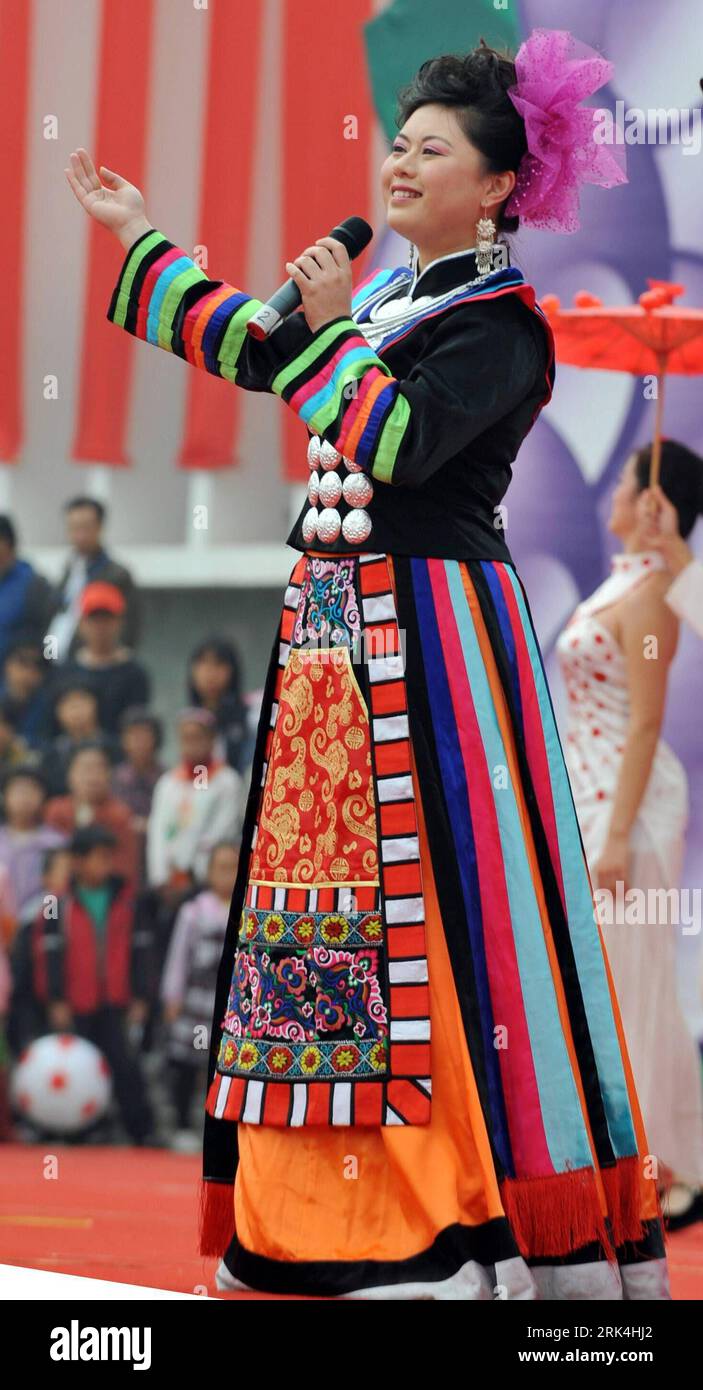新作モデル of costume in China of Zhuang Zhang his  movie 携帯電話本体