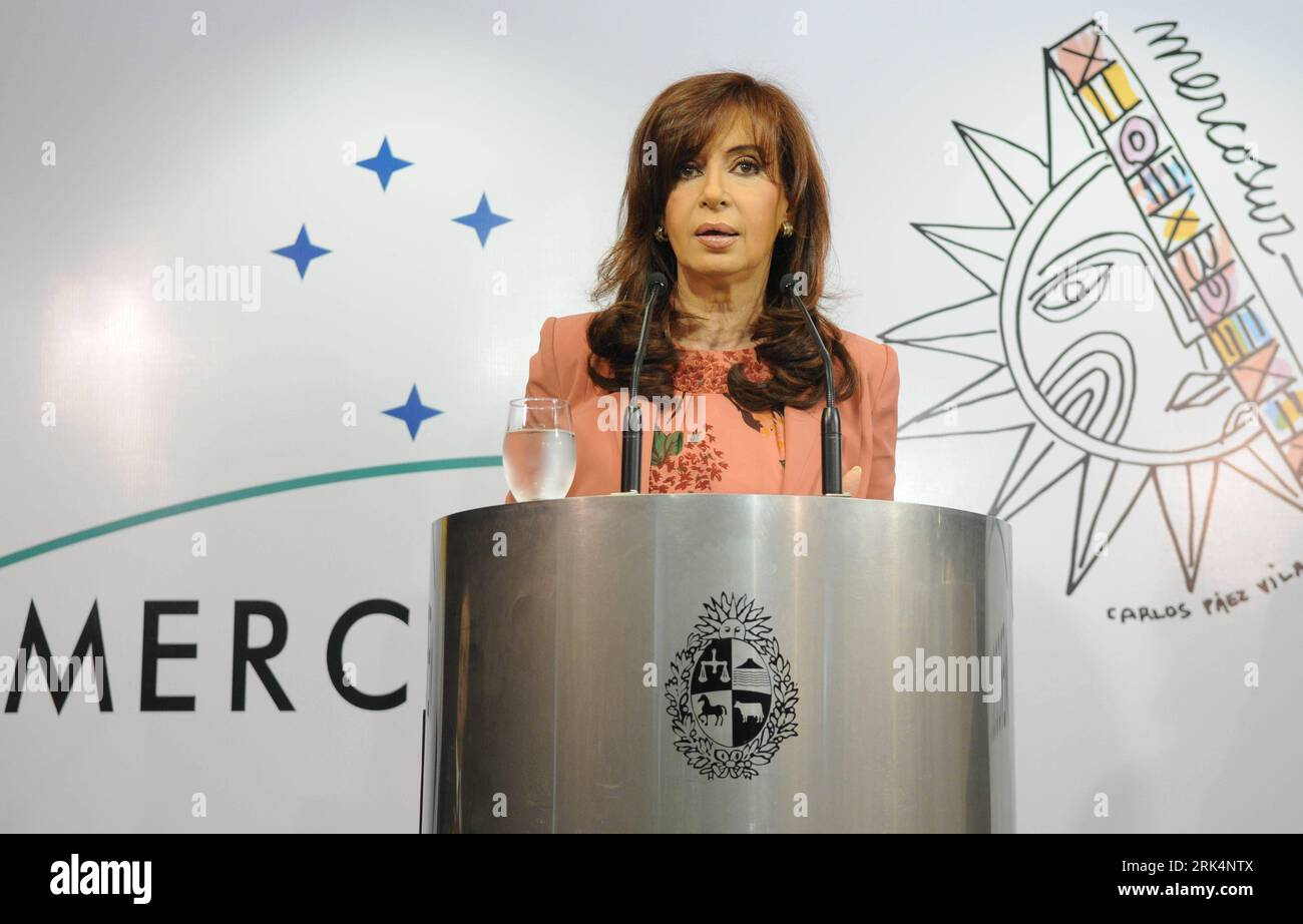 Bildnummer: 53655131  Datum: 08.12.2009  Copyright: imago/Xinhua (091209) -- MONTEVIDEO, Dec. 9, 2009 (Xinhua) -- Argentine President Cristina Fernandez de Kirchner speaks at a press conference after the presidential meeting of the Mercosur Summit in Montevideo, Uruguay, Dec. 8, 2009. The Common Market of the South (Mercosur) summit finished Tuesday with few results achieved on regional trade issues but with vows to push for a free trade agreement with the European Union (EU). (Xinhua/Nicolas Celaya) (yc) (7)URUGUAY-MERCOSUR-SUMMIT PUBLICATIONxNOTxINxCHN People Politik Porträt premiumd kbdig x Stock Photo