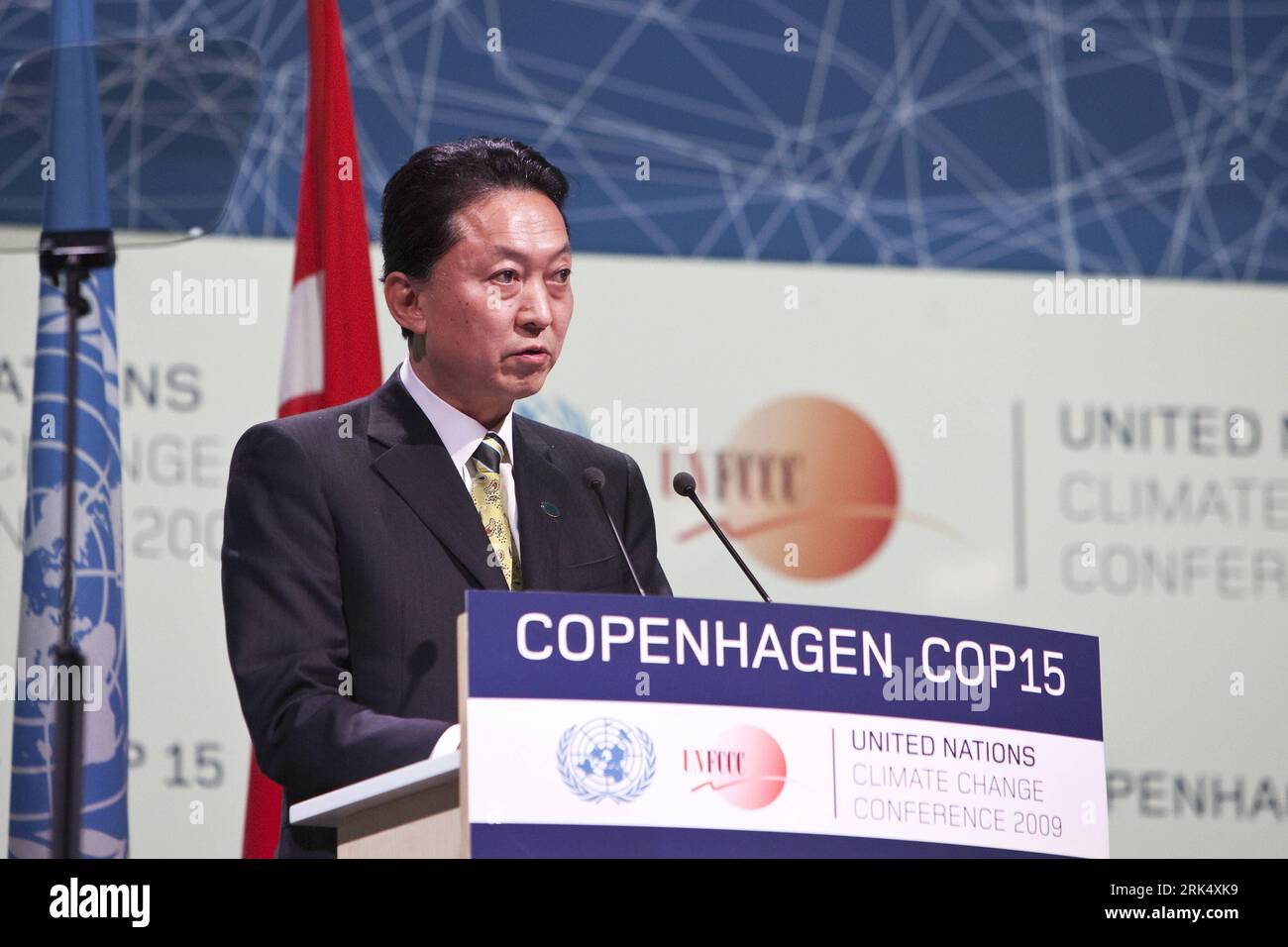 Bildnummer: 53677611  Datum: 18.12.2009  Copyright: imago/Xinhua (091218) -- COPENHAGEN, Dec. 18, 2009 (Xinhua) -- Yukio Hatoyama, Prime Minister of Japan, addresses the leaders meeting of UN Climate Change Conference in Copenhagen, Denmark. December 18, 2009. (Xinhua/Pool) DENMARK-COPENHAGEN-LEADERS MEETING PUBLICATIONxNOTxINxCHN People Politik Klima Klimakonferenz Weltklimakonferenz Kopenhagen premiumd kbdig xsp 2009 quer o0 Weltklimagipfel Klimagipfel o00 Porträt    Bildnummer 53677611 Date 18 12 2009 Copyright Imago XINHUA  Copenhagen DEC 18 2009 XINHUA Yukio Hatoyama Prime Ministers of Ja Stock Photo