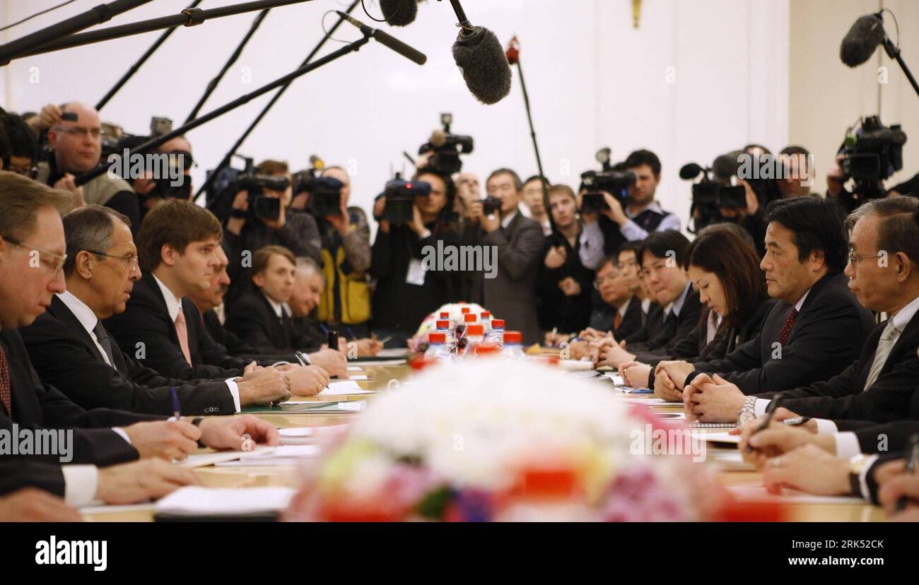 Bildnummer: 53688688  Datum: 28.12.2009  Copyright: imago/Xinhua (091228) -- MOSCOW, Dec. 28, 2009 (Xinhua) -- Russian Foreign Minister Sergey Lavrov (2nd L) holds talks with his Japanese counterpart Katsuya Okada (2nd R) in Moscow, capital of Russia, Dec. 28, 2009. (Xinhua/Lu Jinbo)(cy) (7)RUSSIA-MOSCOW-JAPAN-FM-MEETING PUBLICATIONxNOTxINxCHN People Politik PK Pressetermin kbdig xub 2009 quer premiumd     Bildnummer 53688688 Date 28 12 2009 Copyright Imago XINHUA  Moscow DEC 28 2009 XINHUA Russian Foreign Ministers Sergey Lavrov 2nd l holds Talks With His Japanese Part Katsuya Okada 2nd r in Stock Photo