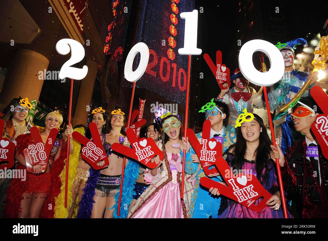 Bildnummer: 53692269 Datum: 01.01.2010 Copyright: imago/Xinhua (100101) -- HONG  KONG, Jan. 1, 2010 (Xinhua) -- celebrate the arrival of 2010 during a  countdown party at Times Square in Hong Kong, south China,