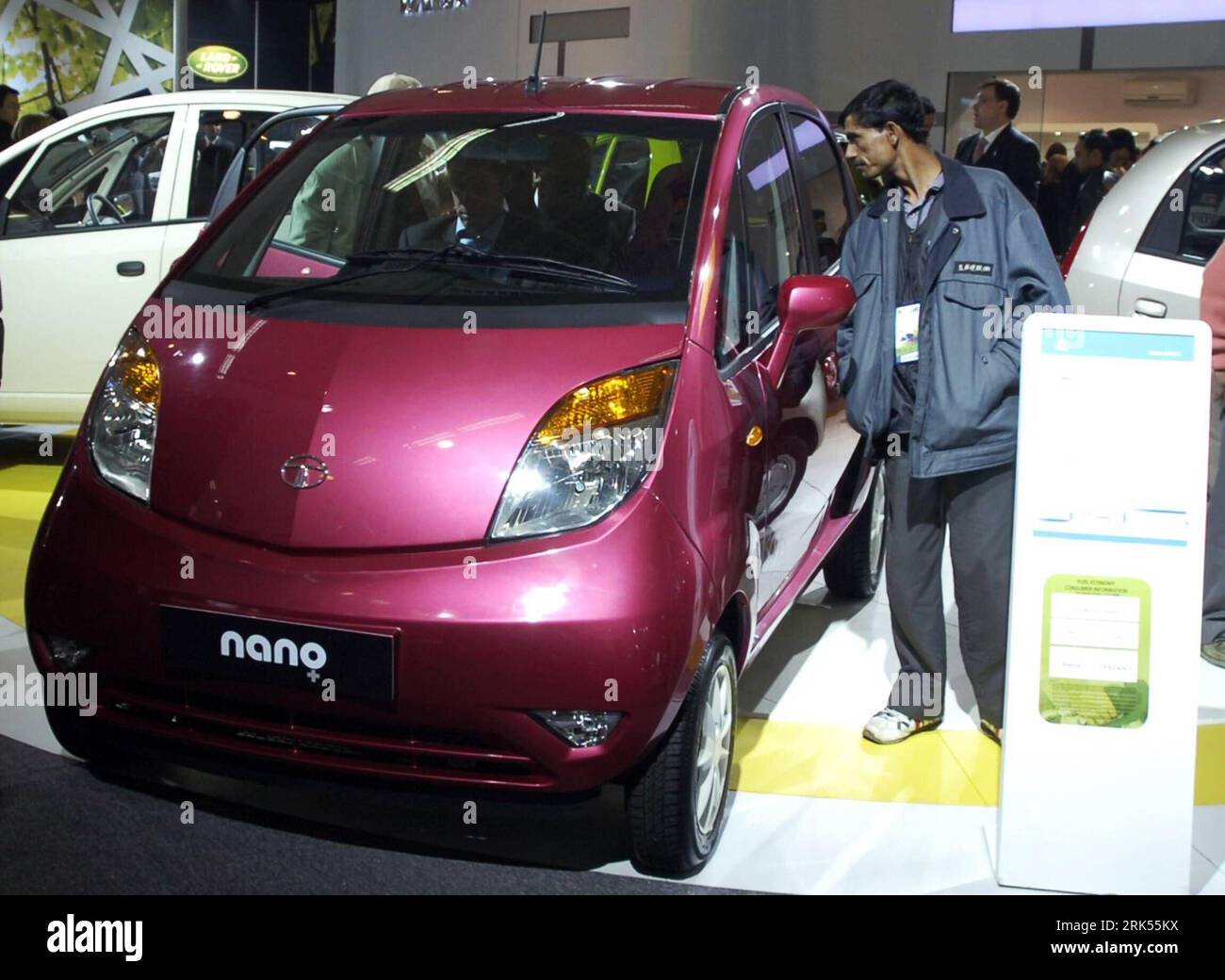 Bildnummer: 53704261  Datum: 05.01.2010  Copyright: imago/Xinhua (100105) -- NEW DELHI, Jan. 5, 2010 (Xinhua) -- A man looks at Tata Motor s cheapest car Nano at Pragati Maiden during the 10th India Auto Expo in New Delhi, capital of India, Jan. 5, 2010. The seven-day event, with more than 2,100 manufacturers participate, is expected to attract more than 1.8 million visitors since its opening on Tuesday. (Xinhua/Partha Sarkar) (zhs) (1)INDIA-NEW DEHLI-AUTO EXPO PUBLICATIONxNOTxINxCHN Messe Automesse Automobilindustrie Wirtschaft kbdig xsk 2010 quer o0 Auto o00 Objekte    Bildnummer 53704261 Da Stock Photo