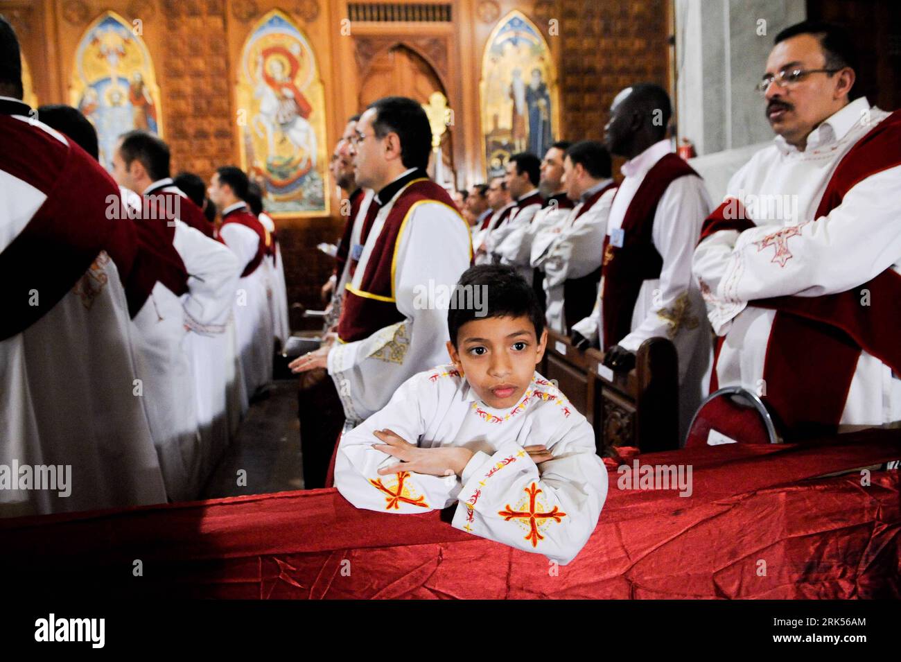 Bildnummer: 53709736  Datum: 06.01.2010  Copyright: imago/Xinhua (100107) -- CAIRO, Jan. 7, 2010 (Xinhua) -- A Coptic Egyptian boy sits beside the choir members,  to lead the mass of the Orthodox Christmas Eve on Jan. 6, 2010, in Saint Mark s Coptic Orthodox Cathedral in Cairo, capital of Egypt. led the mass on Wednesday, which was attended by thousands of Coptic Egyptians. (Xinhua/Zhang Ning) (lmz) (3)EGYPT-CAIRO-ORTHODOX CHRISTMAS PUBLICATIONxNOTxINxCHN Gesellschaft Ägypten Religion Christentum kbdig xcb 2010 quer premiumd o0 koptisch, koptische, Christen    Bildnummer 53709736 Date 06 01 20 Stock Photo