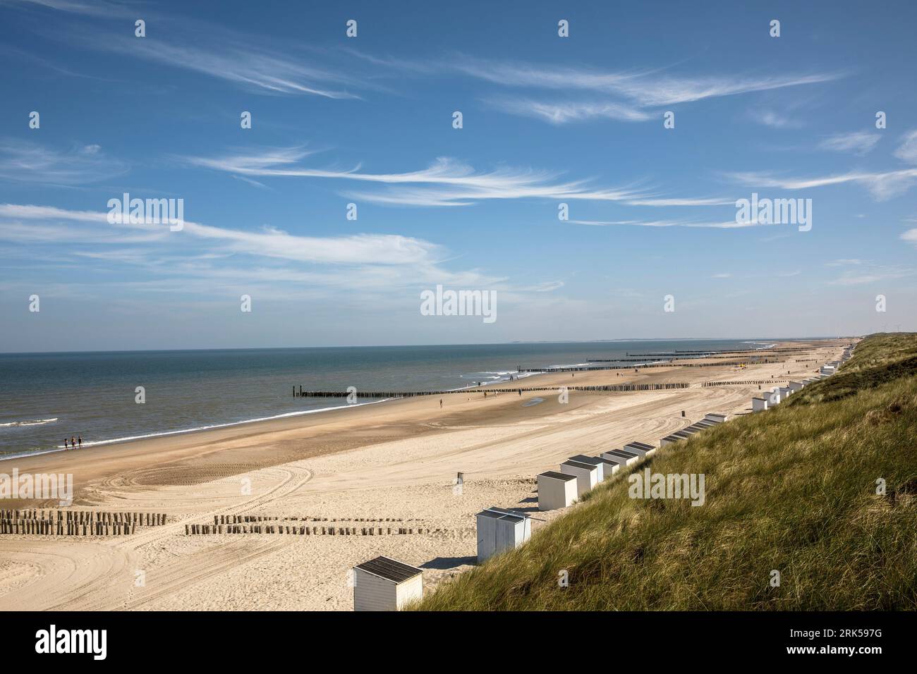 wooden-huts-below-the-dunes-on-the-beach-between-oostkapelle-and