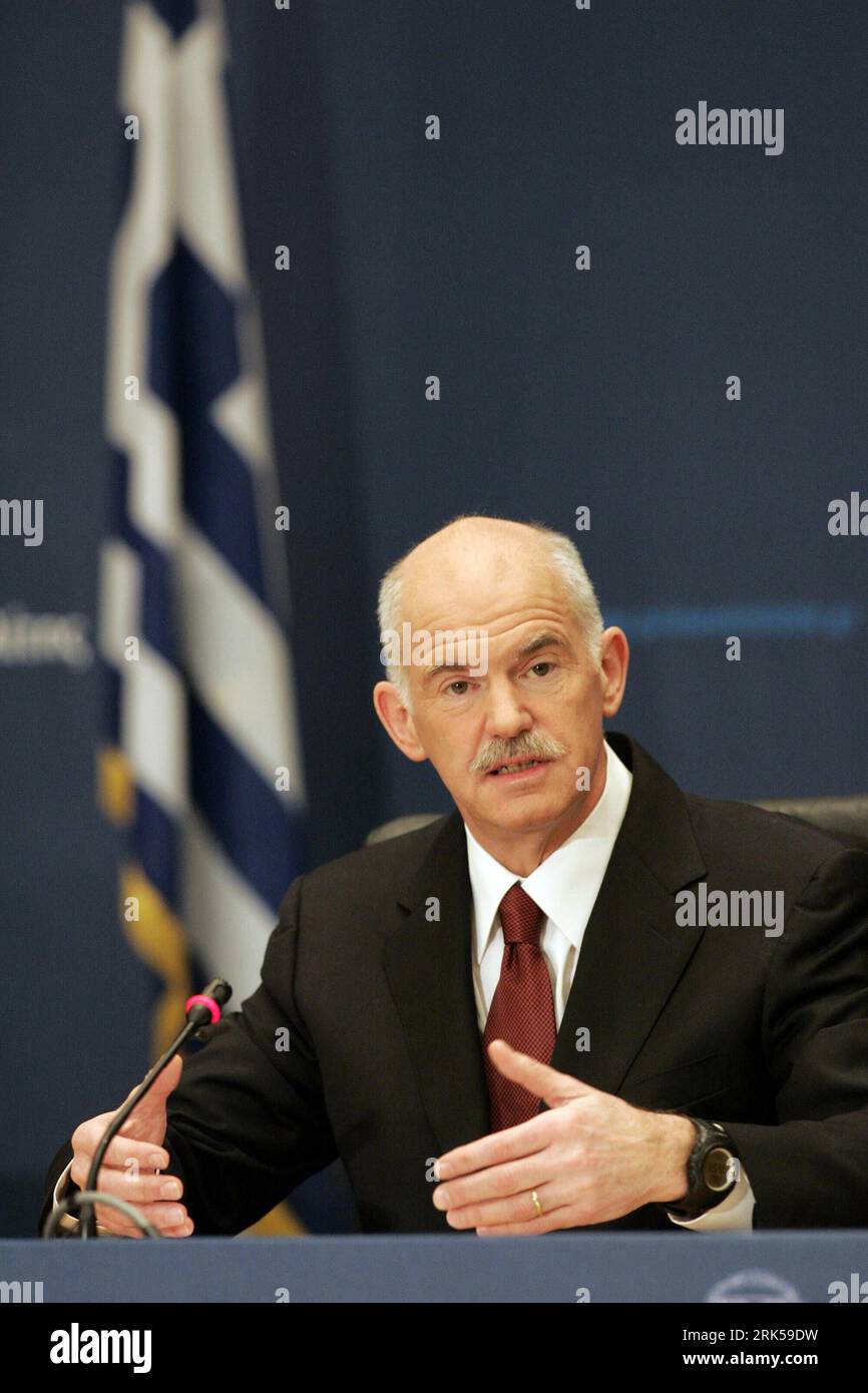 Bildnummer: 53724844  Datum: 13.01.2010  Copyright: imago/Xinhua (100113) -- ATHENS, Jan. 13, 2010 (Xinhua) -- Greek Prime Minister George Papandreou speaks during a press conference held on the day his socialist government completes 100 days in office in Athens, capital of Greece, Jan. 13, 2010. The unprecedented size of the economic crisis Greece faces today demands urgent, bold, historic measures and Greece can win the challenge alone, George Papandreou said on Wednesday. (Xinhua/ Marios Lolos) (gxr) (4)GREECE-ATHENS-PM-PRESS CONFERENCE PUBLICATIONxNOTxINxCHN People Politik Porträt PK kbdig Stock Photo