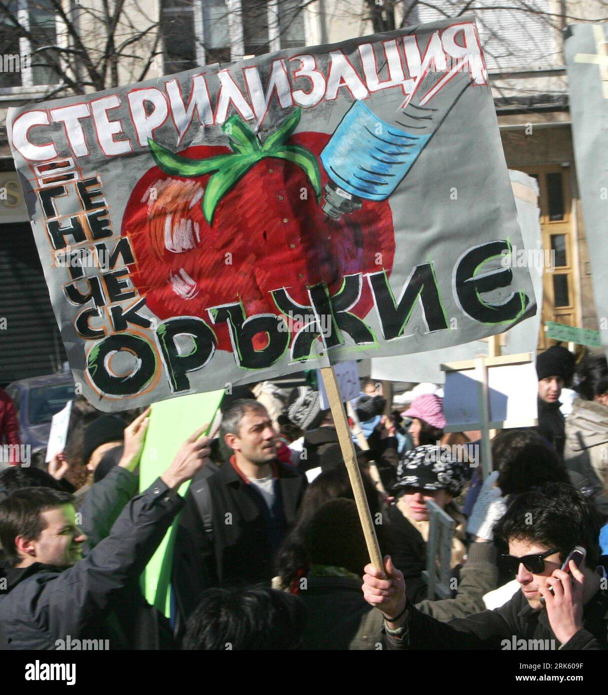 Bildnummer: 53772666  Datum: 03.02.2010  Copyright: imago/Xinhua (100203) -- SOFIA, Feb. 3, 2010 (Xinhua) -- Demonstrators take part in a protest against the law amendments to loose limitation on genetically modified organisms (GMO), on the square of the parliament in Sofia, Bulgaria, Feb. 3, 2010. (Xinhua/bta) (hdt) BULGARIA-GMO-LAW AMENDMENT-PROTEST PUBLICATIONxNOTxINxCHN Protest gegen Gesetzesänderung genetisch veränderte Organismen premiumd kbdig xsk 2010 quadrat o0 Transgene    Bildnummer 53772666 Date 03 02 2010 Copyright Imago XINHUA  Sofia Feb 3 2010 XINHUA demonstrator Take Part in a Stock Photo