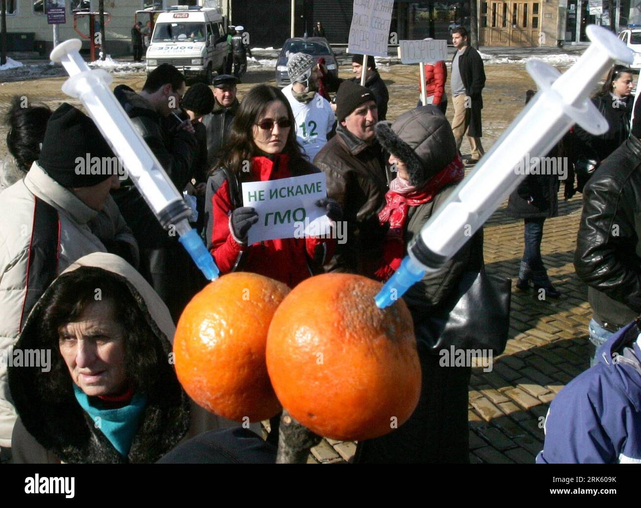 Bildnummer: 53772665  Datum: 03.02.2010  Copyright: imago/Xinhua (100203) -- SOFIA, Feb. 3, 2010 (Xinhua) -- Demonstrators take part in a protest against the law amendments to loose limitation on genetically modified organisms (GMO), on the square of the parliament in Sofia, Bulgaria, Feb. 3, 2010. (Xinhua/bta) (hdt) BULGARIA-GMO-LAW AMENDMENT-PROTEST PUBLICATIONxNOTxINxCHN Protest gegen Gesetzesänderung genetisch veränderte Organismen premiumd kbdig xsk 2010 quer o0 Transgene    Bildnummer 53772665 Date 03 02 2010 Copyright Imago XINHUA  Sofia Feb 3 2010 XINHUA demonstrator Take Part in a Pro Stock Photo