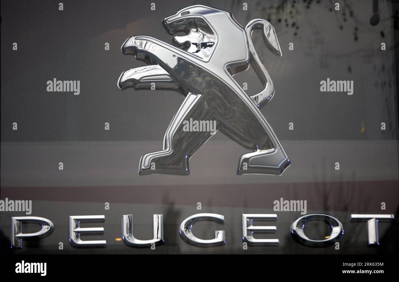 Bildnummer: 53788631  Datum: 10.02.2010  Copyright: imago/Xinhua  Photo taken on Feb. 10, 2010 shows the logo of Peugeot cars at the headquarters of French leading carmaker Peugeot Citroen in Paris, capital of France. Peugeot Citroen posted its full year 2009 financial results, which reflect the impact of the economic crisis with its net loss amounted to 1,161 million euros in 2009, high above the number in 2008. (Xinhua/Zhang Yuwei) (wjd) (1)FRANCE-PARIS-PEUGEOT CITROEN-NET LOSS PUBLICATIONxNOTxINxCHN Wirtschaft Auto Automobilindustrie kbdig xdp 2010 quer    Bildnummer 53788631 Date 10 02 201 Stock Photo