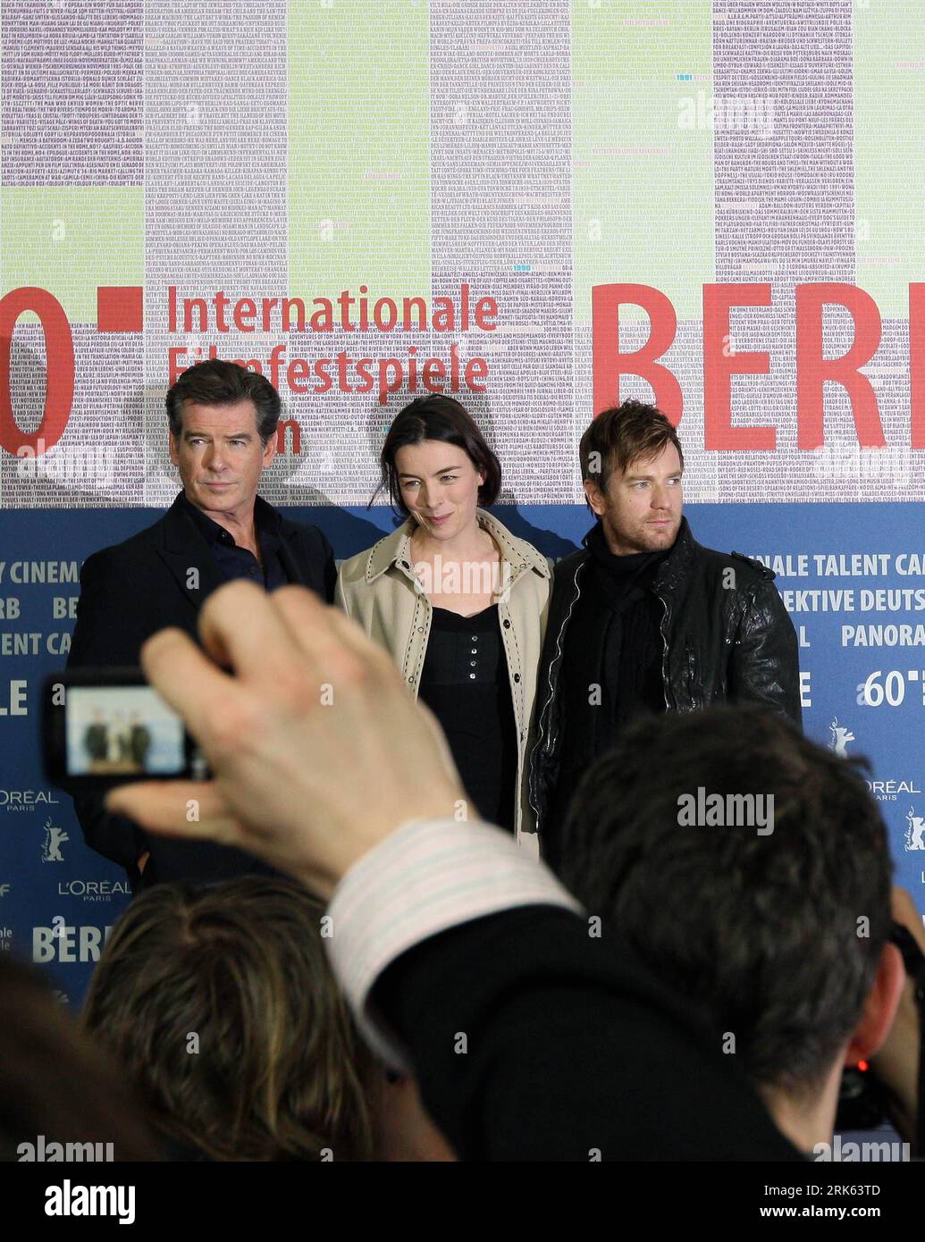 Bildnummer: 53793559  Datum: 12.02.2010  Copyright: imago/Xinhua (100212) -- BERLIN, Feb. 12, 2010 (Xinhua) -- Actor Pierce Brosnan(L), actress Olivia Williams (C)and actor Ewan McGregor attend a press conference for the movie The Ghost Writer, during the 60th Berlinale Film Festival in Berlin, Feb. 11, 2010. (Xinhua/Luo Huanhuan)(axy) (4)GERMANY-BERLIN-GHOST WRITER-PRESS PUBLICATIONxNOTxINxCHN People Film 60. Internationale Filmfestspiele Berlinale Berlin Pressekonferenz premiumd kbdig xcb 2010 hoch o0 Der Ghostwriter Mc Gregor Porträt    Bildnummer 53793559 Date 12 02 2010 Copyright Imago XI Stock Photo