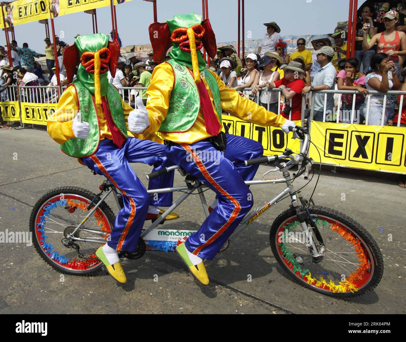 Carnaval de colombia hi-res stock photography and images - Alamy