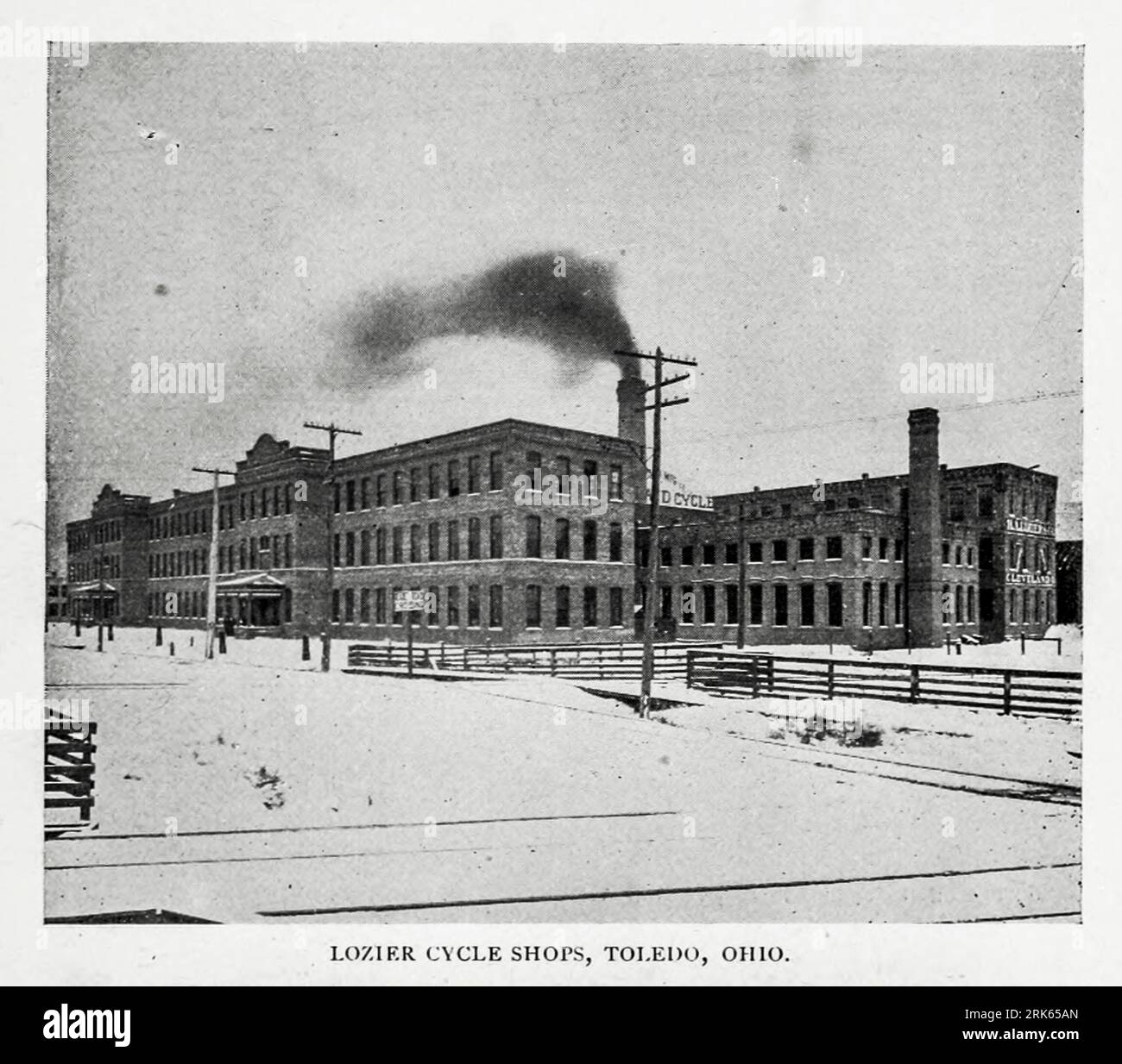 Lozier Cycle Shops, Toledo, Ohio from the Article MODERN MACHINE-SHOP ECONOMICS PRIME REQUISITES OF SHOP CONSTRUCTION By Horace L. Arnold from The Engineering Magazine DEVOTED TO INDUSTRIAL PROGRESS Volume XI October 1896 NEW YORK The Engineering Magazine Co Stock Photo