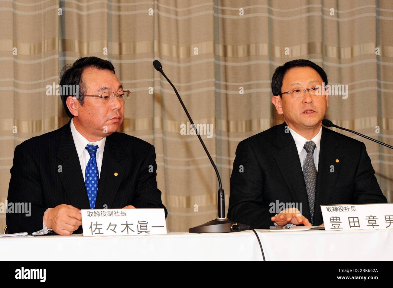 Bildnummer: 53802459  Datum: 17.02.2010  Copyright: imago/Xinhua (100217) -- TOKYO, Feb. 17, 2010 (Xinhua) -- Toyota Motor Corp. President Akio Toyoda (R) and Vice President Shinichi Sasaki attend a news conference, in Tokyo, Japan, on Feb. 17, 2010. Akio Toyoda said on Wednesday that he is unlikely to attend a U.S. congressional hearing later this month over the safety of Toyota products, and that North America chief  would attend in his place. (Xinhua/Ji Chunpeng) (axy) (3)JAPAN-TOKYO-TOYOTA-PRESS CONFERENCE PUBLICATIONxNOTxINxCHN People Wirtschaft kbdig xdp 2010 quer o0 Autoindustrie    Bil Stock Photo