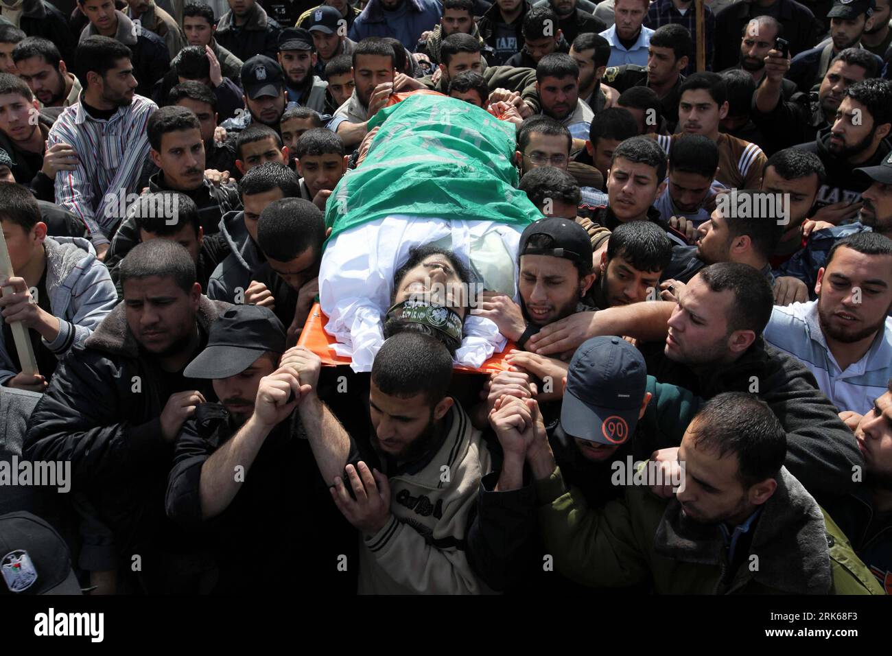 Palestine funeral hi-res stock photography and images - Alamy