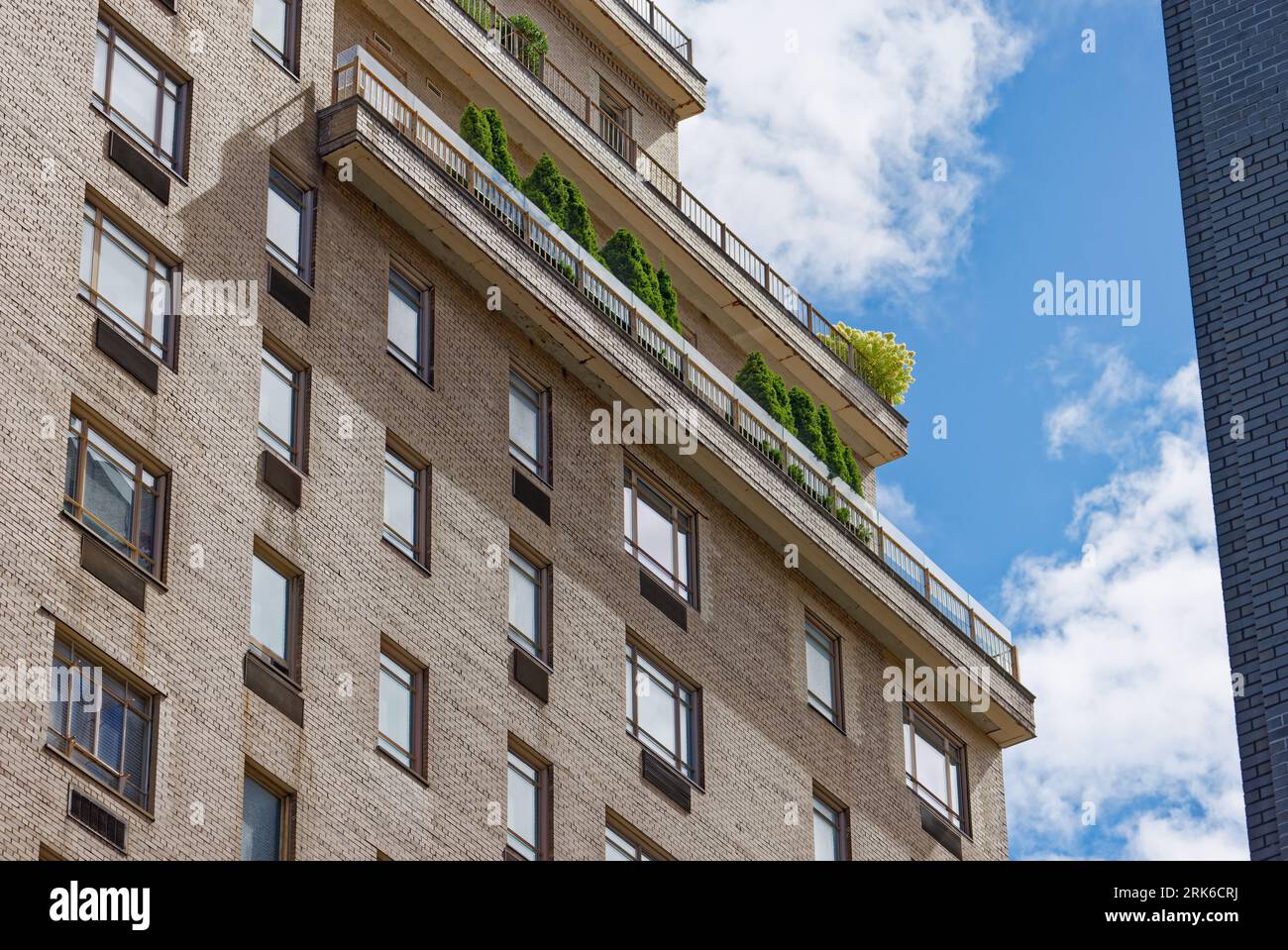 Stone High Rise UES Historic District: Emery Roth designed 880 Fifth Avenue, a Modern ...