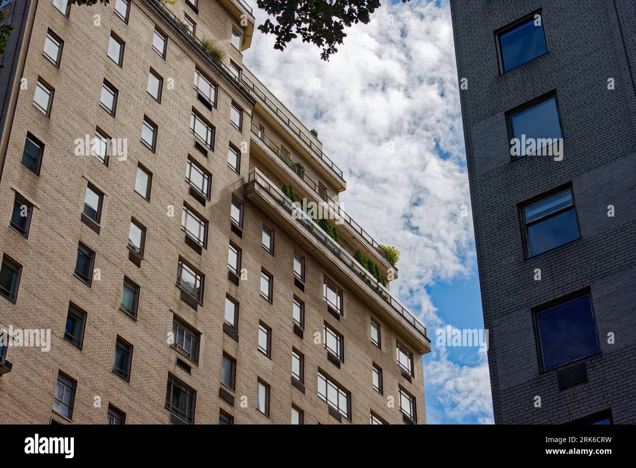 Stone High Rise UES Historic District: Emery Roth designed 880 Fifth Avenue, a Modern ...