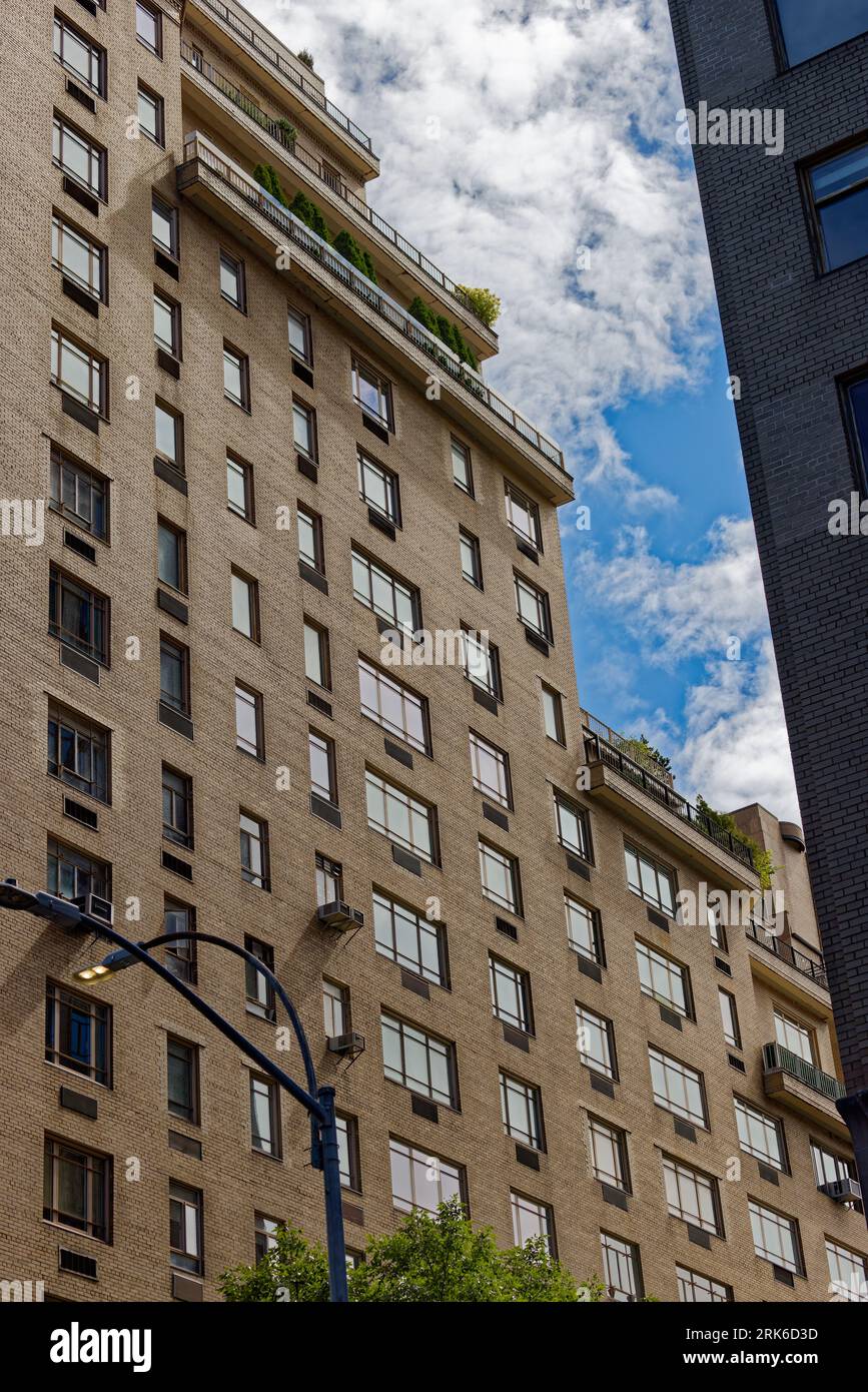 Stone High Rise UES Historic District: Emery Roth designed 880 Fifth Avenue, a Modern ...