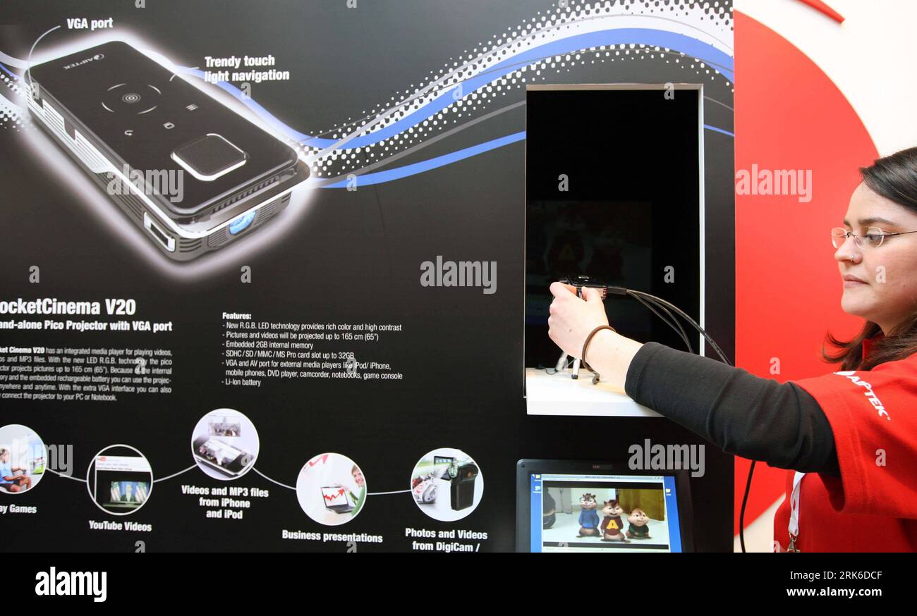 Bildnummer: 53829308  Datum: 02.03.2010  Copyright: imago/Xinhua (100302) -- HANOVER, March 2, 2010 (Xinhua) -- A staff member displays an electronic product at the 25th CeBIT in Hanover, Germany, March 2, 2010. This year s CeBIT, the world s top trade fair for information and communication technology (ICT), kicked off Monday, will last for 6 days. (Xinhua/Luo Huanhuan) (zhs) GERMANY-HANOVER-CEBIT PUBLICATIONxNOTxINxCHN Messe Computermesse Hannover kbdig xsk 2010 quer o00 Beamer    Bildnummer 53829308 Date 02 03 2010 Copyright Imago XINHUA  Hanover March 2 2010 XINHUA a Staff member Displays t Stock Photo