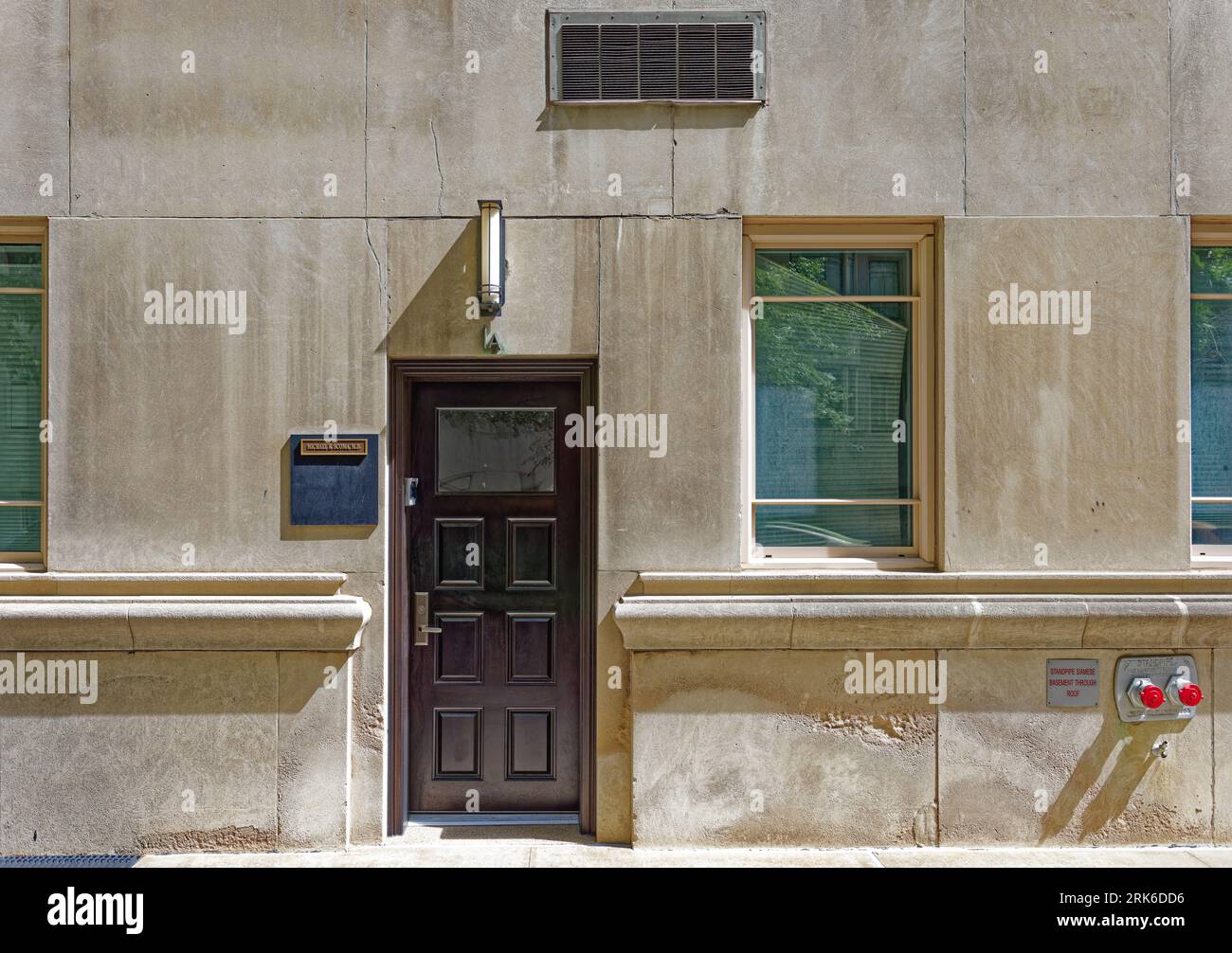 Stone High Rise UES Historic District: Emery Roth designed 880 Fifth Avenue, a Modern ...