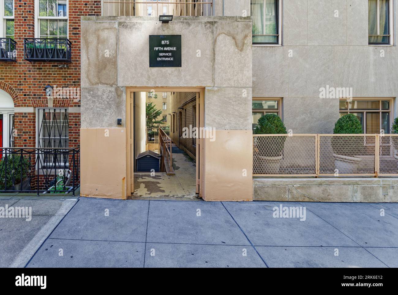 UES Historic District: Emery Roth designed 875 Fifth Avenue, a ...