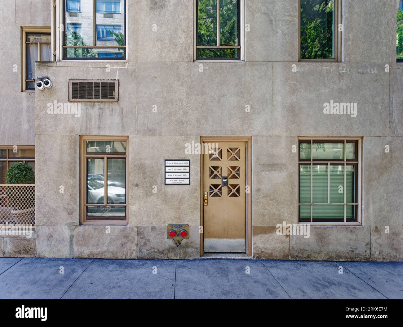 Stone High Rise UES Historic District: Emery Roth designed 875 Fifth Avenue, a ...