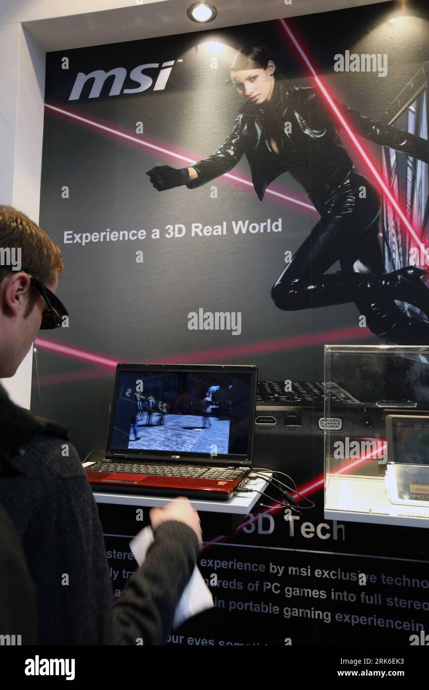 Bildnummer: 53834071  Datum: 04.03.2010  Copyright: imago/Xinhua (100304) -- HANOVER, March 4, 2010 (Xinhua) -- A visitor tries 3D Liquid Crystal Display (LCD) monitor at the CeBIT in Hanover, Germany, March 4, 2010. Various three-dimensional products are displayed in the world s largest hi-tech exhibition that kicked off Monday. (Xinhua/Luo Huanhuan) (cy) (2)GERMANY-HANOVER-CEBIT-3D PUBLICATIONxNOTxINxCHN Hannover Cebit Messe Computermesse Wirtschaft kbdig xub 2010 hoch premiumd     Bildnummer 53834071 Date 04 03 2010 Copyright Imago XINHUA  Hanover March 4 2010 XINHUA a Visitor tries 3D Liqu Stock Photo