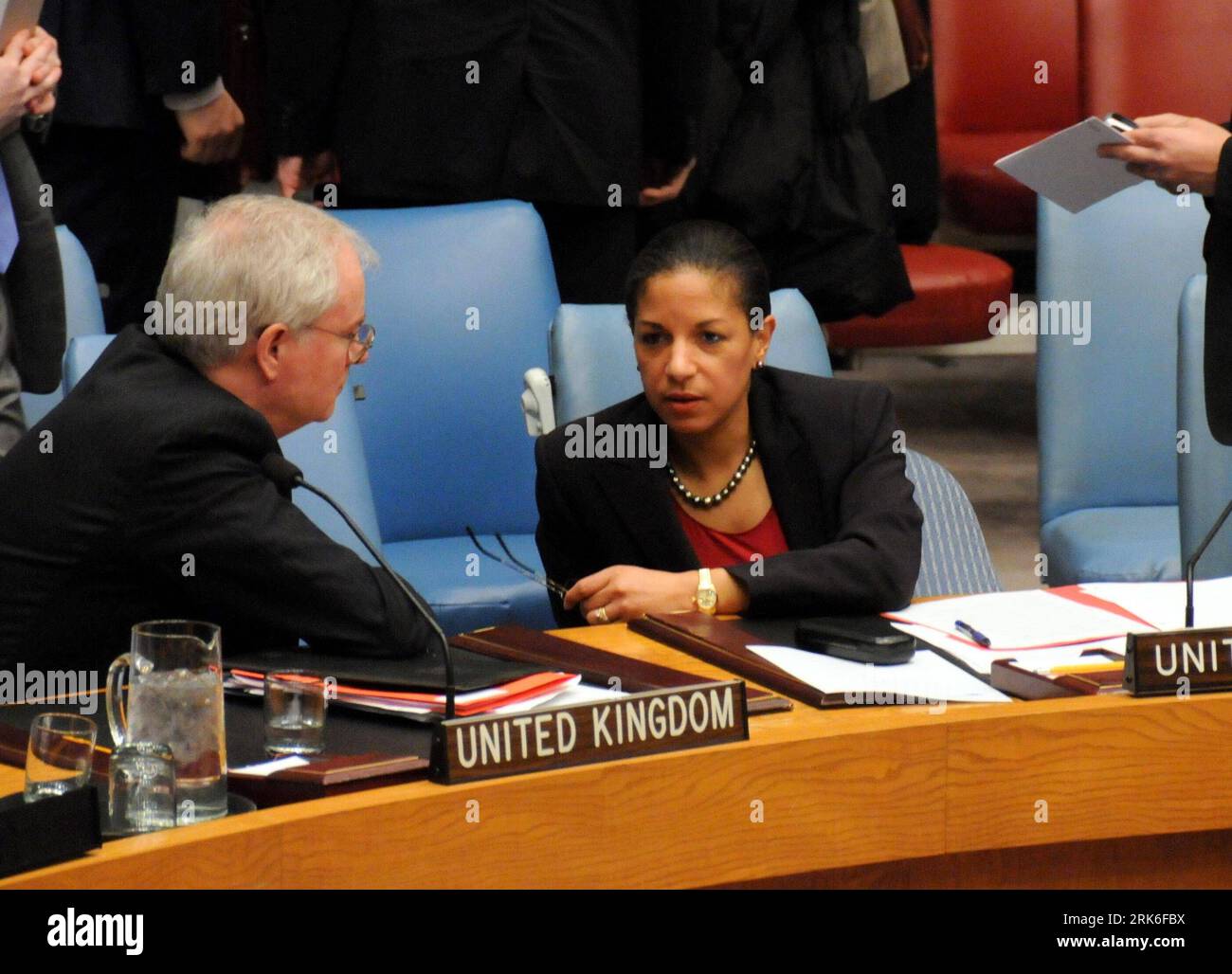Bildnummer: 53836133  Datum: 04.03.2010  Copyright: imago/Xinhua (100305) -- NEW YORK, March 5, 2010 (Xinhua) -- United States Ambassador to the United Nations (UN) Susan Rice (R) talks with British Ambassador to the UN Mark Lyall Grant at the headquaters of the UN in New York, the United States, March 4, 2010. Rice denied on Thursday reports that a draft resolution on Iranian sanctions was circulating among members of the UN Security Council. (Xinhua/Bai Jie) (wh) US-POLITICS-UN-IRAN PUBLICATIONxNOTxINxCHN People Politik UN Sitzung kbdig xub 2010 quer premiumd    Bildnummer 53836133 Date 04 0 Stock Photo