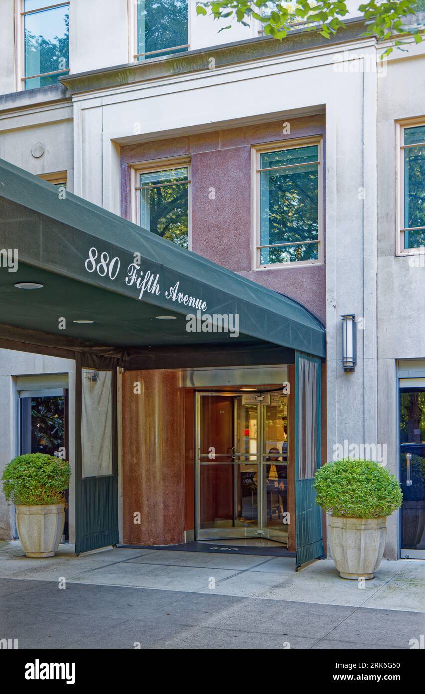 Stone High Rise UES Historic District: Emery Roth designed 880 Fifth Avenue, a Modern ...
