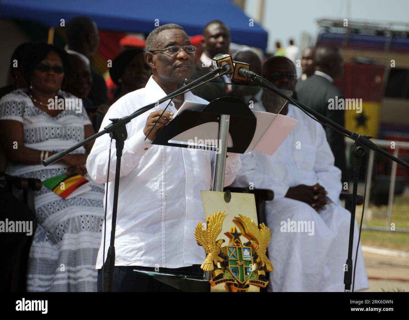 Bildnummer: 53839779  Datum: 06.03.2010  Copyright: imago/Xinhua (100307)-- ACCRA, March 7, 2010 (Xinhua) -- Ghana s President John Evans Atta Mills addresses a rally during a ceremony marking the 53rd anniversary of Ghana s independence in Accra, capital of Ghana, on March 6, 2010. (Xinhua/Bai Jingshan)(lr) (3)GHANA-ACCRA-53RD ANNIVERSARY-INDEPENDENCE PUBLICATIONxNOTxINxCHN People Politik Unabhängigkeitstag kbdig xsk 2010 quer premiumd     Bildnummer 53839779 Date 06 03 2010 Copyright Imago XINHUA  Accra March 7 2010 XINHUA Ghana S President John Evans Atta Mills addresses a Rally during a Ce Stock Photo