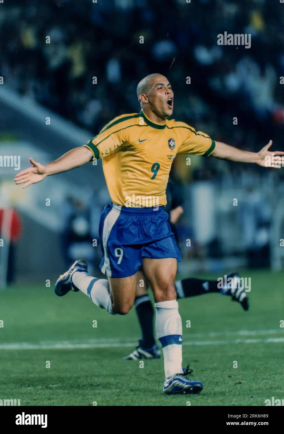 1998 uefa cup final ronaldo hi-res stock photography and images - Alamy