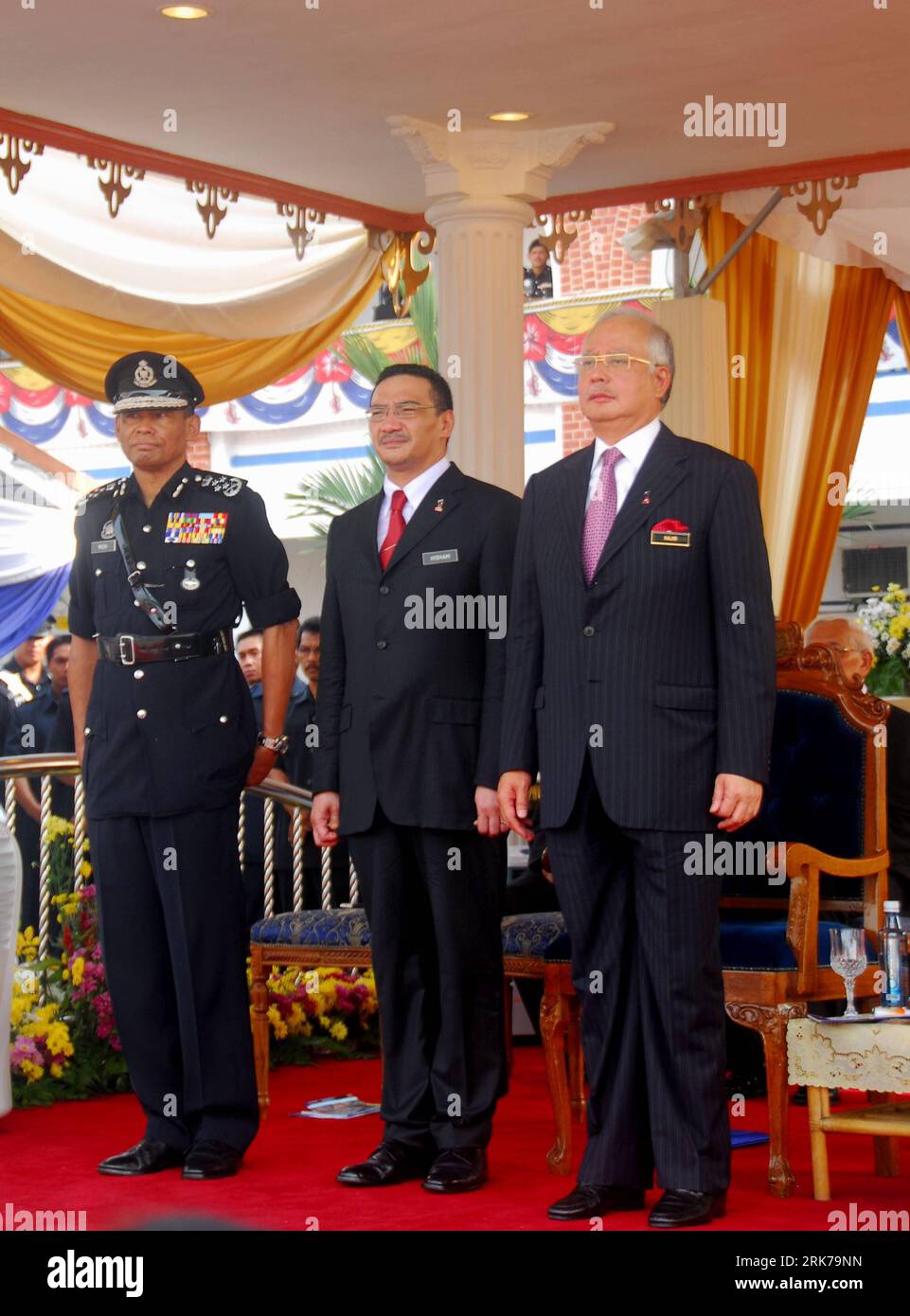 Bildnummer: 53890716  Datum: 25.03.2010  Copyright: imago/Xinhua (100325) -- KUALA LUMPUR, March 25, 2010 (Xinhua) -- Malaysian Prime Minister Najib Razak(R), Minister of Home Affairs Hishamuddin Tun Hussein(C) and Inspector-General of Police Musa Hassan inspect the parade of police force at the 203rd Police Day in Kuala Lumpur, Malaysia, on March 25, 2010. The 203rd Police Day in Malaysia marked the 203-year history of the existence of modern police force in the country. (Xinhua/Xiong Ping) (zl) (4)MALAYSIA-KUALA LUMPUR-203RD POLICE DAY PUBLICATIONxNOTxINxCHN Gesellschaft Tag der Polizei Poli Stock Photo