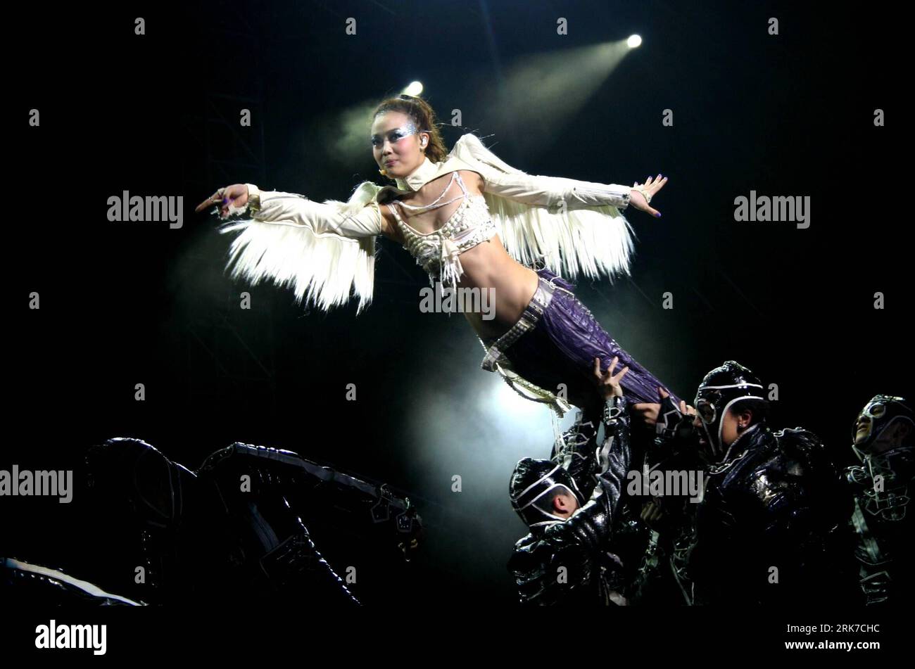 Bildnummer: 53900538  Datum: 28.03.2010  Copyright: imago/Xinhua Hong Kong pop star singer Joey Yung Cho-Yee performs at her live concert in Sydney, March 28, 2010. (Xinhua/Tang Ming) (zhs) (1)AUSTRALIA-SYDNEY-JOEY YUNG-CONCERT PUBLICATIONxNOTxINxCHN Kultur People Musik Aktion kbdig xng 2010 quer    Bildnummer 53900538 Date 28 03 2010 Copyright Imago XINHUA Hong Kong Pop Star Singer Joey Yung Cho Yee performs AT her Live Concert in Sydney March 28 2010 XINHUA Tang Ming  1 Australia Sydney Joey Yung Concert PUBLICATIONxNOTxINxCHN Culture Celebrities Music Action shot Kbdig xng 2010 horizontal Stock Photo
