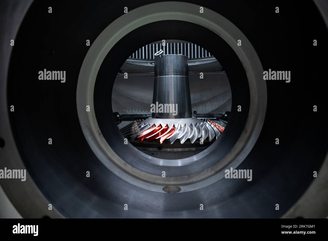 Voerde, Germany. 24th Aug, 2023. The inside of a gearbox for a wind