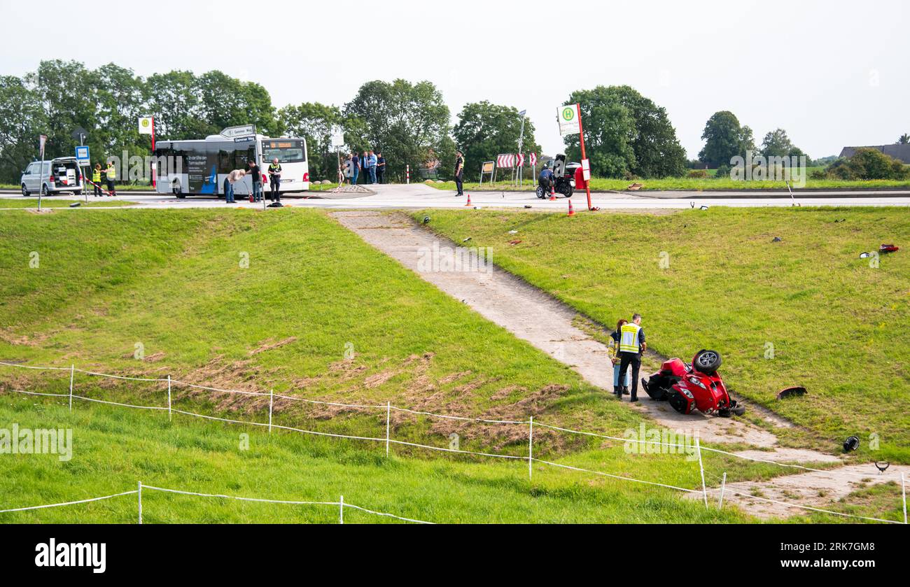 Hamburg, Germany. 24th Aug, 2023. Emergency personnel stand by a quad