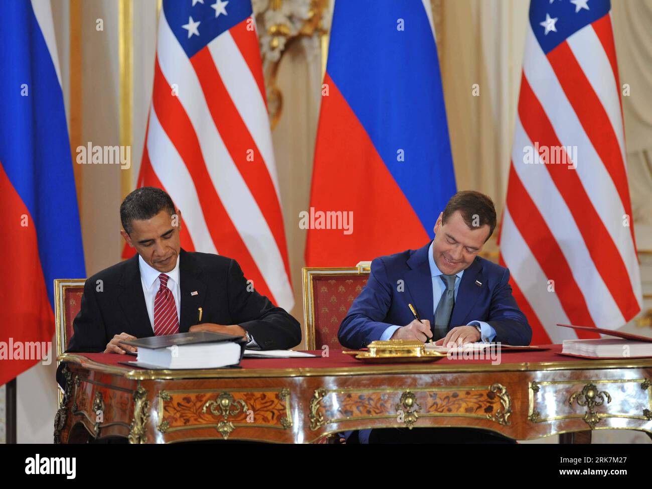 Bildnummer: 53927159  Datum: 08.04.2010  Copyright: imago/Xinhua (100408) -- PRAGUE, April 8, 2010 (Xinhua) -- U.S. President Barack Obama (L) and his Russian counterpart Dmitry Medvedev sign a landmark nuclear arms reduction treaty in Prague, capital of Czech Republic on April 8, 2010. (Xinhua/Wu Wei) (3)CZECH-PRAGUE-RUSSIA-US-TREATY PUBLICATIONxNOTxINxCHN People Politik Prag Abrüstung Abrüstungsgipfel kbdig xcb 2010 quer     Bildnummer 53927159 Date 08 04 2010 Copyright Imago XINHUA  Prague April 8 2010 XINHUA U S President Barack Obama l and His Russian Part Dmitry Medvedev Sign a Landmark Stock Photo