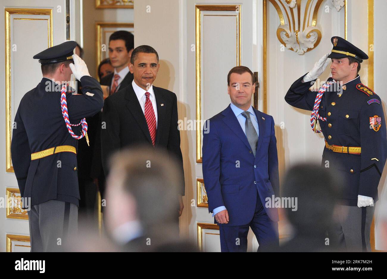 Bildnummer: 53927166  Datum: 08.04.2010  Copyright: imago/Xinhua (100408) -- PRAGUE, April 8, 2010 (Xinhua) -- U.S. President Barack Obama (L) and his Russian counterpart Dmitry Medvedev prepare to sign a landmark nuclear arms reduction treaty in Prague, capital of Czech Republic, on April 8, 2010. Under the new pact, the two countries agreed to reduce their deployed nuclear warheads to 1,550 each, or 30 percent below the current level of 2,200, and cut the launchers below 700 each.(Xinhua/Wu Wei) (lyx) (13)CZECH-PRAGUE-RUSSIA-US-TREATY PUBLICATIONxNOTxINxCHN People Politik Prag Abrüstung Abrü Stock Photo