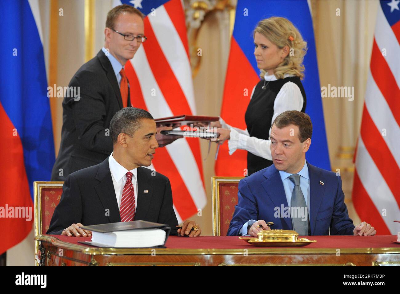 Bildnummer: 53927164  Datum: 08.04.2010  Copyright: imago/Xinhua (100408) -- PRAGUE, April 8, 2010 (Xinhua) -- U.S. President Barack Obama (L) and his Russian counterpart Dmitry Medvedev sign a landmark nuclear arms reduction treaty in Prague, capital of Czech Republic, on April 8, 2010. Under the new pact, the two countries agreed to reduce their deployed nuclear warheads to 1,550 each, or 30 percent below the current level of 2,200, and cut the launchers below 700 each.(Xinhua/Wu Wei) (lyx) (11)CZECH-PRAGUE-RUSSIA-US-TREATY PUBLICATIONxNOTxINxCHN People Politik Prag Abrüstung Abrüstungsgipfe Stock Photo