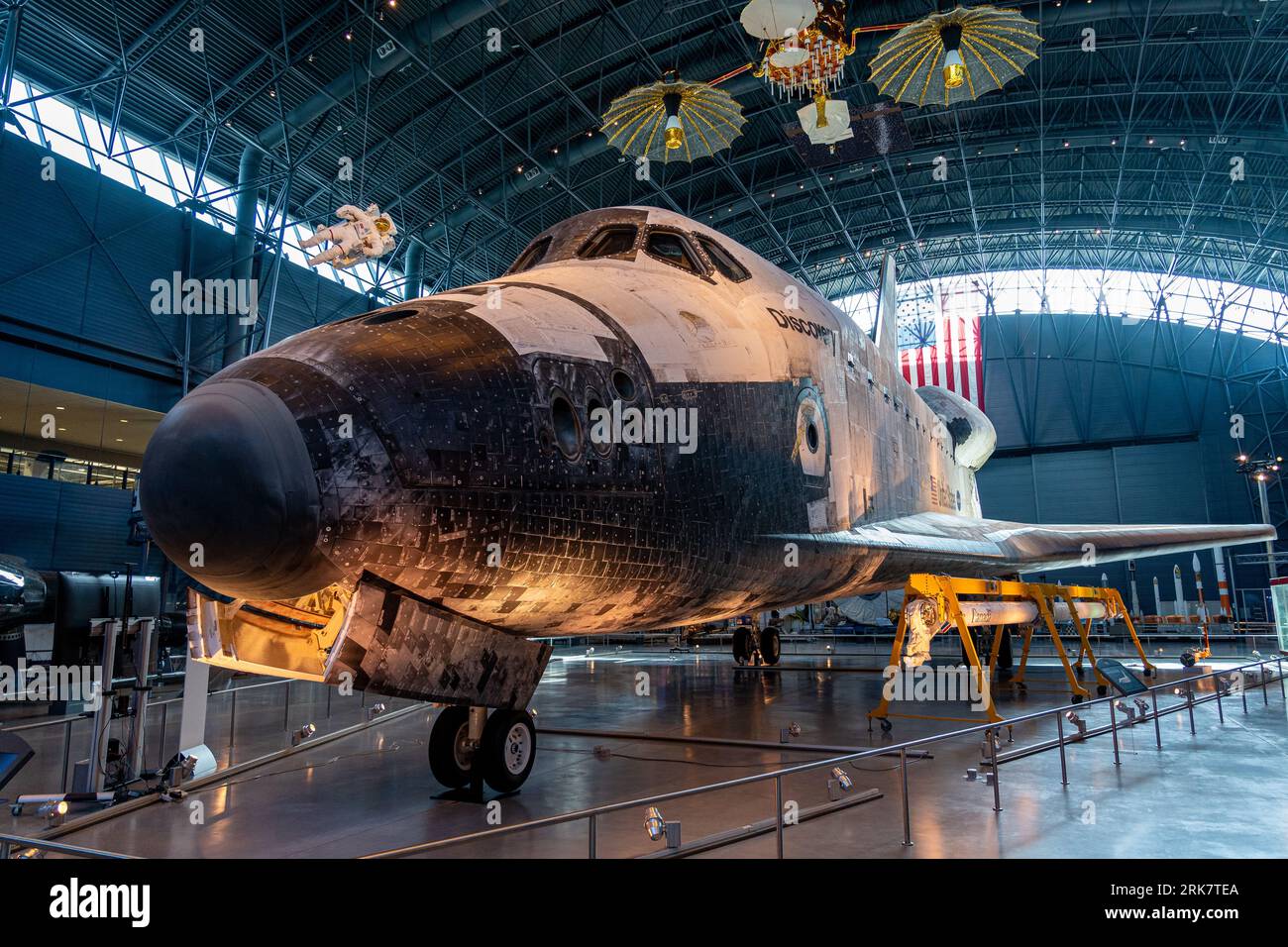 The SuperShuttle Columbia at Smithsonian Air and Space Museum in Dulles ...