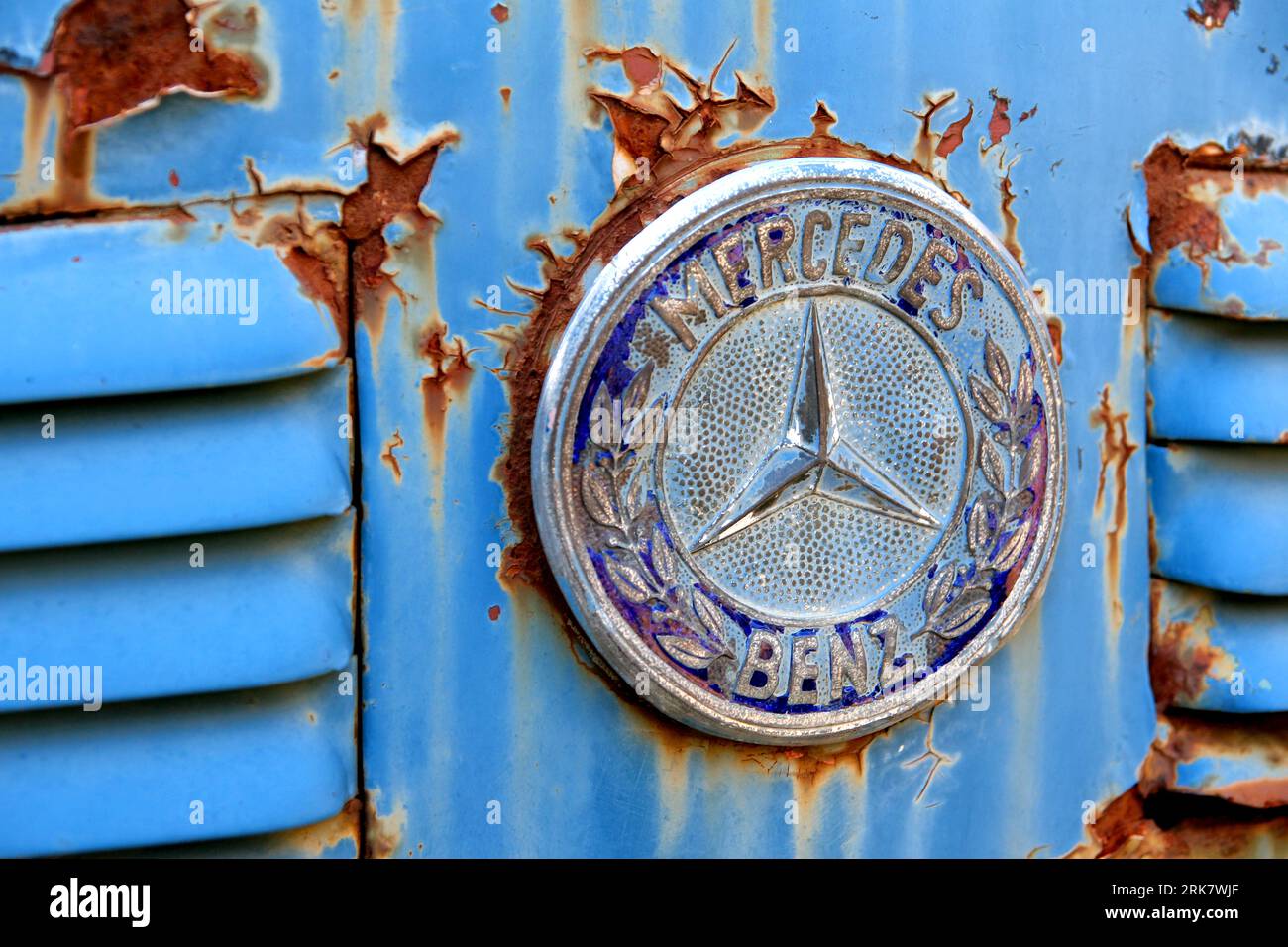 Mercedes-Benz classic logo Badge closeup Stock Photo