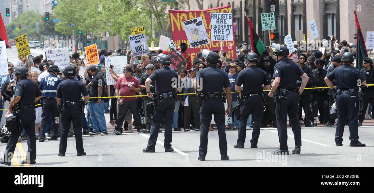 Bildnummer: 53948541  Datum: 17.04.2010  Copyright: imago/Xinhua (100418) -- LOS ANGELES, April 18, 2010 (Xinhua) -- Police block off counter-protestors with white supremacists in front of City Hall in downtown Los Angeles, the United States, April 17, 2010. Five were arrested by police after a bloody scuffle brought a white supremacist rally to an abrupt end in downtown Los Angeles on Saturday. Hundreds of from the counter-protesting groups, consisting of black, Latino and Asian ethnic descents, threw rocks and bottles at around 40 members of the so-called National Socialist Movement who had Stock Photo