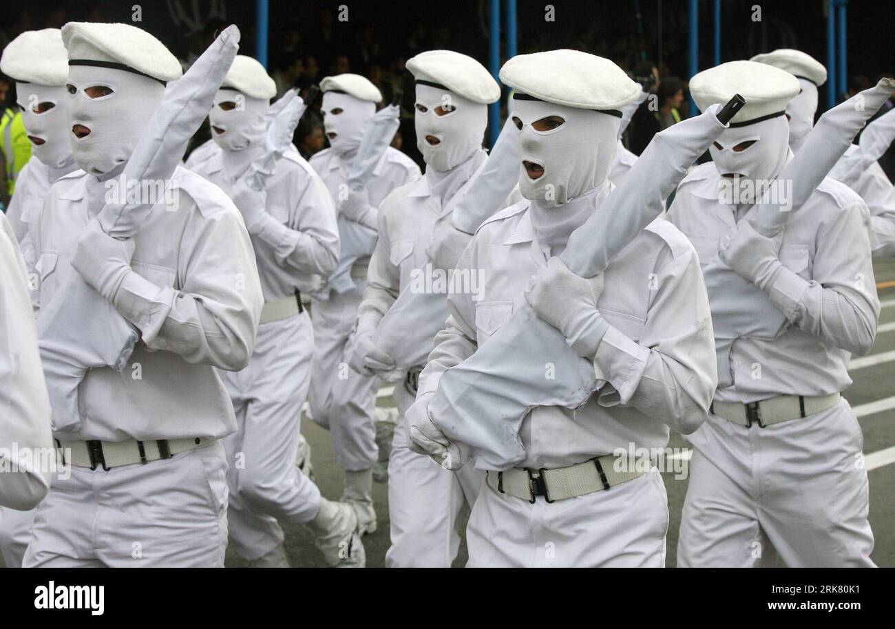 Bildnummer: 53950739  Datum: 18.04.2010  Copyright: imago/Xinhua (100418) -- TEHRAN, April 18, 2010 (Xinhua) -- Iranian soldiers march during the Army Day parade in Tehran, Iran, April 18, 2010. Iranian President     said here on Sunday that the interference of foreigners served the root cause of all tensions and divisions in the region, demanding foreign forces to leave the region. (Xinhua/) (hdt) (14)IRAN-ARMY DAY-PARADE PUBLICATIONxNOTxINxCHN Gesellschaft Militär premiumd xint kbdig xsk 2010 quer  o0 Tag der Armee Parade o00 Militärparade, kurios    Bildnummer 53950739 Date 18 04 2010 Copyr Stock Photo