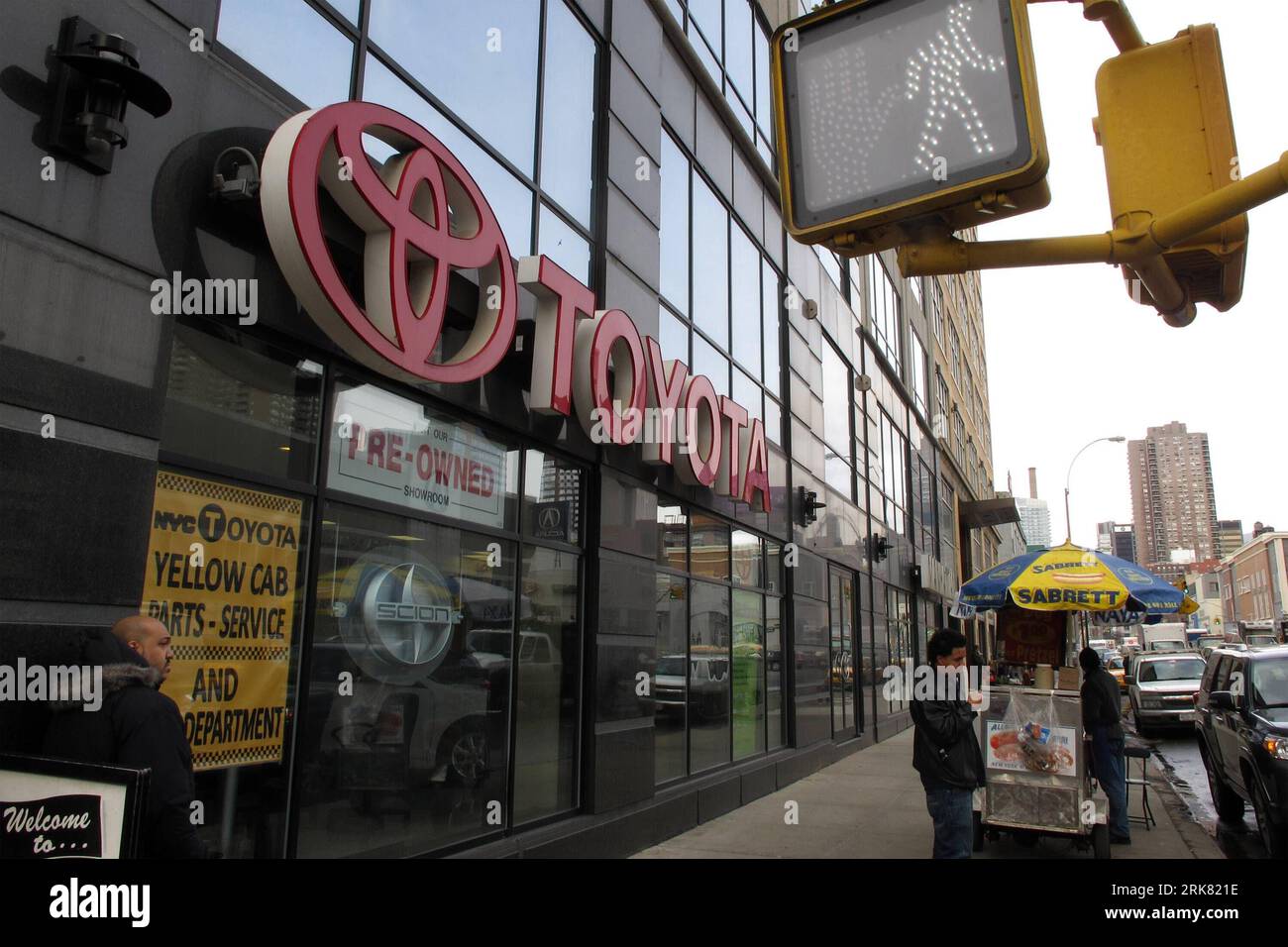 Toyota dealer hires stock photography and images Alamy