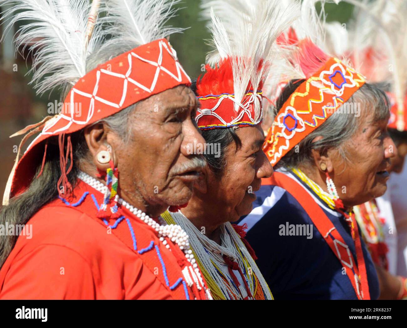 Bildnummer: 53957658  Datum: 20.04.2010  Copyright: imago/Xinhua (100420) -- ASUNCION, April 20, 2010 (Xinhua) -- of Maka tribe celebrate the Day of Indians at Mariano Roque Alonso Area, 15 kilometers from Asuncion, capital of Paraguay, April 20, 2010. (Xinhua/Marcelo Espinosa) (cl) (6)PARAGUAY-DAY OF INDIANS PUBLICATIONxNOTxINxCHN Gesellschaft kbdig xkg 2010 quer  o0 Ureinwohner, Indigene o00 Land, Leute    Bildnummer 53957658 Date 20 04 2010 Copyright Imago XINHUA  Asuncion April 20 2010 XINHUA of Maka Tribe Celebrate The Day of Indians AT Mariano Roque Alonso Area 15 Kilometers from Asuncio Stock Photo