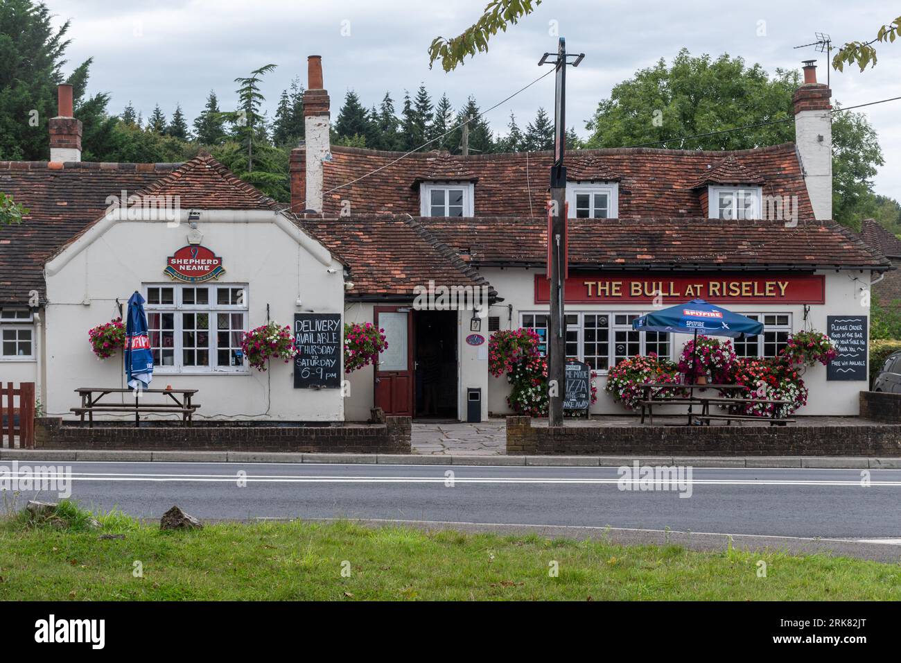The Bull at Riseley, a Shepherd Neame pub in the village of Riseley on the Berkshire Hampshire border, England, UK Stock Photo