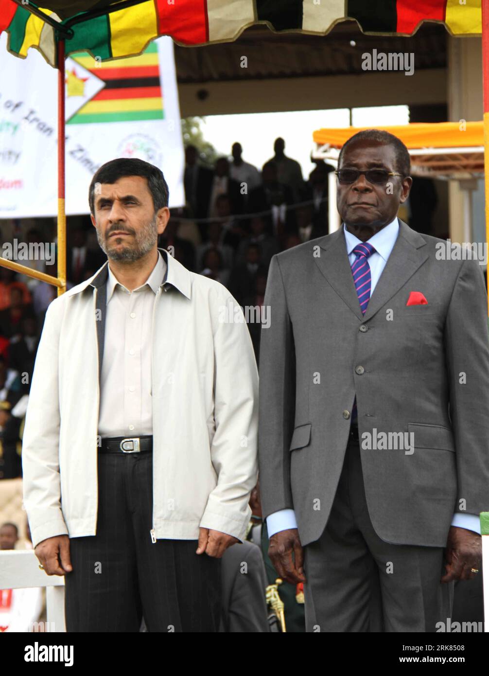 Bildnummer: 53971872  Datum: 22.04.2010  Copyright: imago/Xinhua (100423) -- HARARE, April 23, 2010 (Xinhua) -- Zimbabwean President Robert Mugabe (R) and visiting Iranian President Mahmoud Ahmadinejad review the national defense army in Bulawayo, Zimbabwe on April 23, 2010. Mahmoud Ahmadinejad arrived in Zimbabwe s capital city Harare on April 22 for a two-day state visit. (Xinhua/Li Ping) (lx) (4)ZIMBABWE-IRANIAN PRESIDENT-VISIT PUBLICATIONxNOTxINxCHN People Politik Iran premiumd xint kbdig xcb 2010 hoch     Bildnummer 53971872 Date 22 04 2010 Copyright Imago XINHUA  Harare April 23 2010 XIN Stock Photo