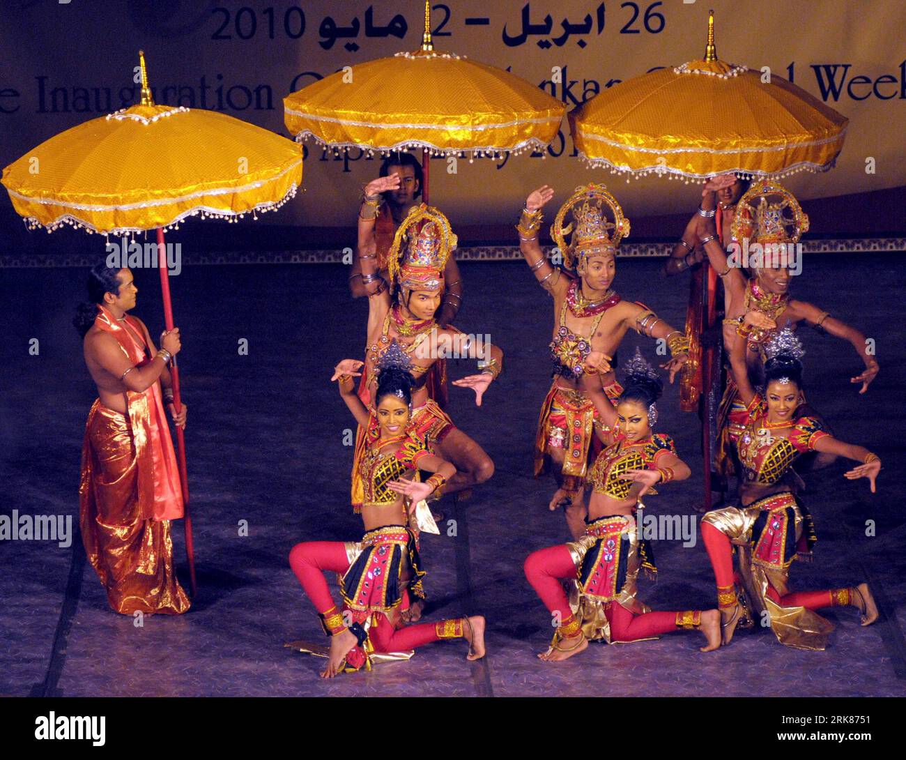 Bildnummer: 53978865  Datum: 26.04.2010  Copyright: imago/Xinhua (100426) -- KUWAIT CITY, April 26, 2010 (Xinhua) -- Dancers from Sri Lanka perform at the inaugural day of Sri Lanka cultural week in Kuwait City, capital of Kuwait, April 26, 2010. The Cultural week, which runs until May 2, includes various cultural and artistic events. (Xinhua/Noufal Ibrahim) (lx) (2)KUWAIT-SRI LANKA-CULTURAL WEEK PUBLICATIONxNOTxINxCHN Gesellschaft Kulturwoche kbdig xcb 2010 quer  o0 Tanz, Tänzer, Tänzerin    Bildnummer 53978865 Date 26 04 2010 Copyright Imago XINHUA  Kuwait City April 26 2010 XINHUA Dancers f Stock Photo