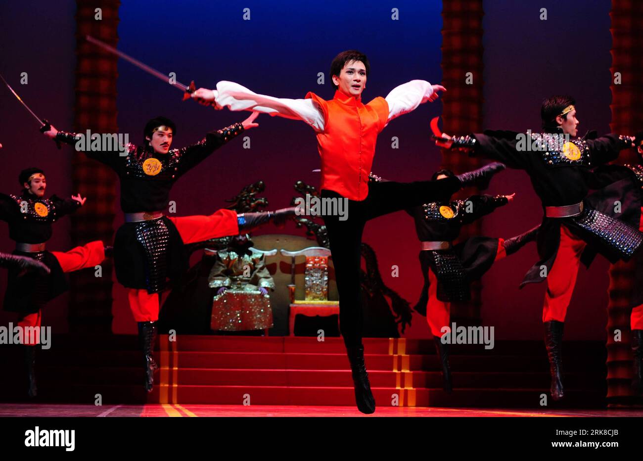 Bildnummer: 54014152  Datum: 02.05.2010  Copyright: imago/Xinhua (100503) -- SHANGHAI, May 3, 2010 (Xinhua) -- Actors of Shanghai Ballet perform The Last Mission of Marco Polo in Shanghai, east China, on May 2, 2010. Shanghai Ballet s new original work The Last Mission of Marco Polo was presented on Sunday, the second opening day of the 2010 Shanghai World Expo. 88-year-old Pierre Cardin takes charge of the costumes and scenery design of the show. (Xinhua/Cheng Min) (lyx) CHINA-SHANGHAI-PIERRE CARDIN-BALLET SHOW (CN) PUBLICATIONxNOTxINxCHN People Mode premiumd xint kbdig xkg 2010 quer o0 Tanz Stock Photo