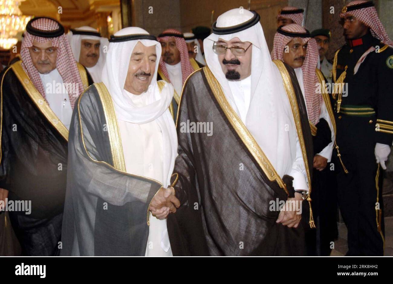 Bildnummer: 54041859  Datum: 11.05.2010  Copyright: imago/Xinhua (100512) -- RIYADH, May 12, 2010 (Xinhua) -- Saudi King Abdullah bin Abdulaziz (R) and Kuwaiti Emir Sabah Al-Ahmad Al- Jaber Al-Sabah (L) arrive at the venue of the 12th consultative summit of the six-member Gulf Cooperation Council (GCC), in the Saudi capital of Riyadh, May 11, 2010. The controversial Iranian nuclear program figured high on the agenda of the consultative summit amid concerns that a standoff between Iran and the West could lead to a regional conflict. (Xinhua/Saudi Press Agency) (lyi) (2)SAUDI ARABIA-RIYADH-GCC-C Stock Photo