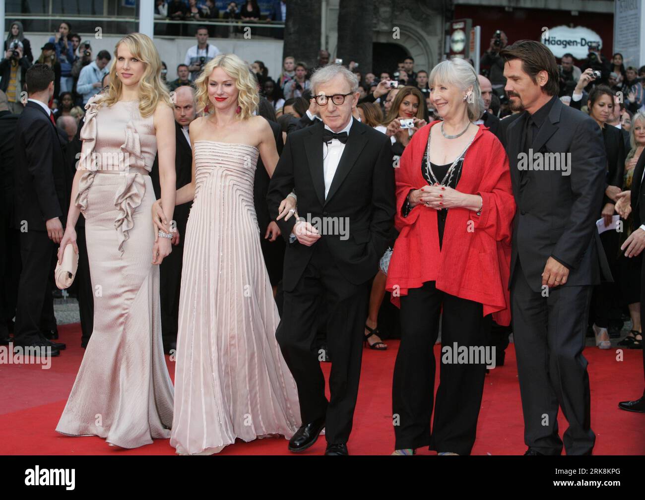 Bildnummer: 54050810  Datum: 15.05.2010  Copyright: imago/Xinhua (100516) -- CANNES, May 16, 2010 (Xinhua) -- British actress Lucy Punch, British-born Australian actress Naomi Watts, US director Woody Allen, British actress Gemma Jones and US actor Josh Brolin (from L to R) arrive for the screening of You Will Meet a Tall Dark Stranger presented out of competition at the 63rd Cannes Film Festival in Cannes, France, May 15, 2010. (Xinhua/Xiao He) (yc) (1)FRANCE-CANNES-WOODY ALLEN PUBLICATIONxNOTxINxCHN People Kultur Entertainment Film 63. Internationale Filmfestspiele Cannes Filmfestival Premie Stock Photo