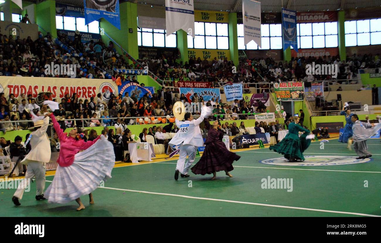 Marinera dancers peru hires stock photography and images Alamy